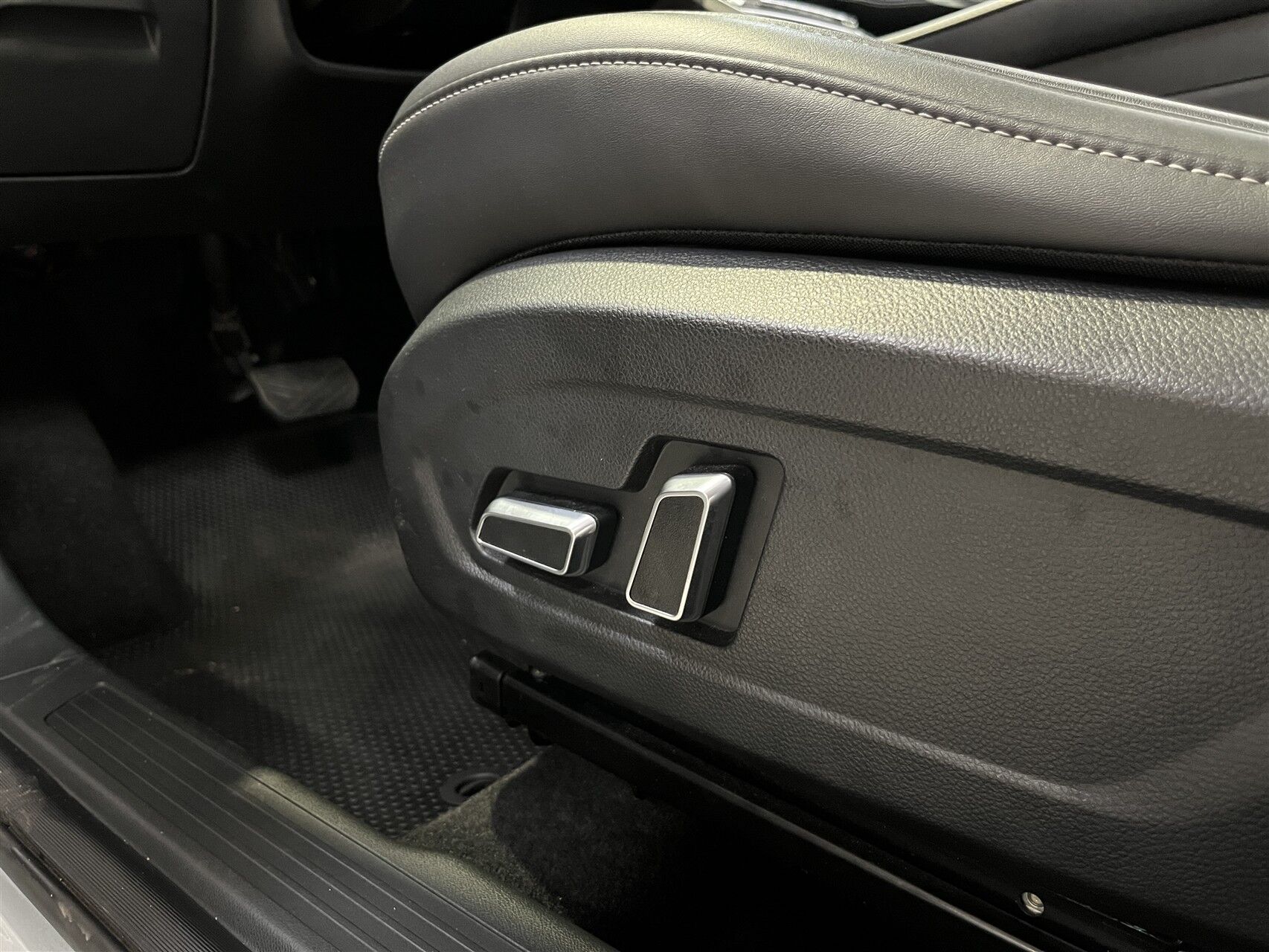 Billede af Navor E5 1,5 B/EL Rock E-CVT 7 Personers 218HK 5d Aut. 