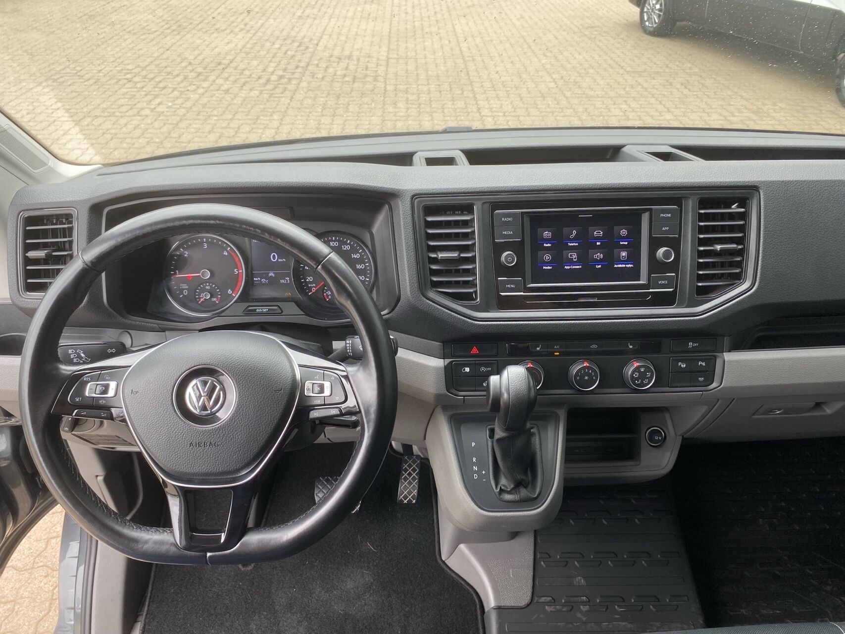 Billede af VW Crafter 35 L3H2 2,0 TDI SCR 177HK Van 8g Aut.