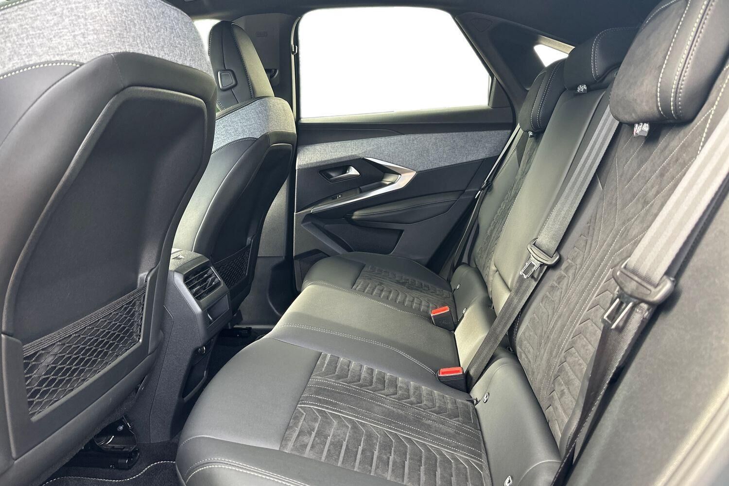 Billede af Peugeot e-3008 EL GT Pack 210HK 5d Aut.