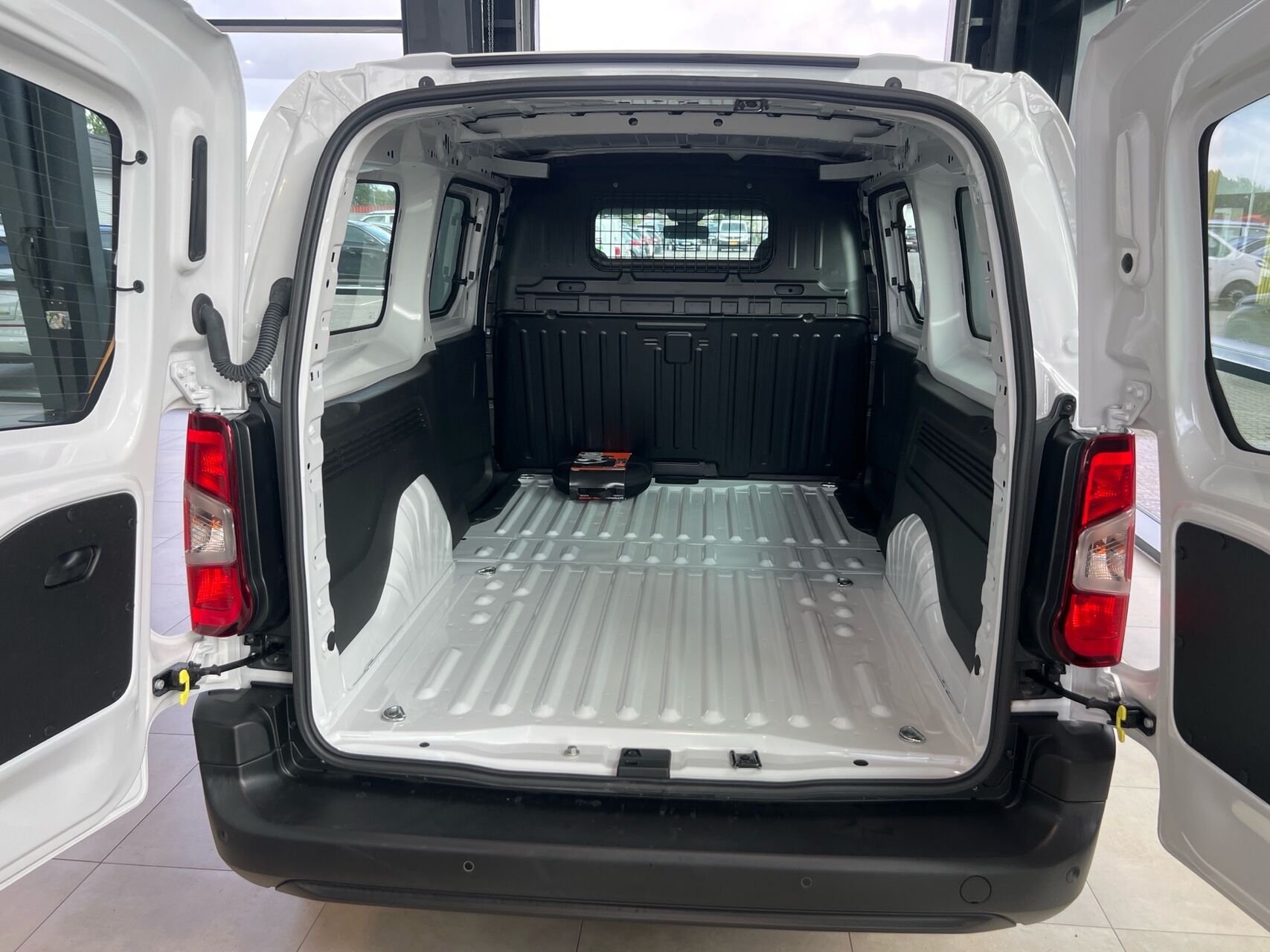 Billede af Opel Combo-e L2V1 EL Enjoy 136HK Van Aut.