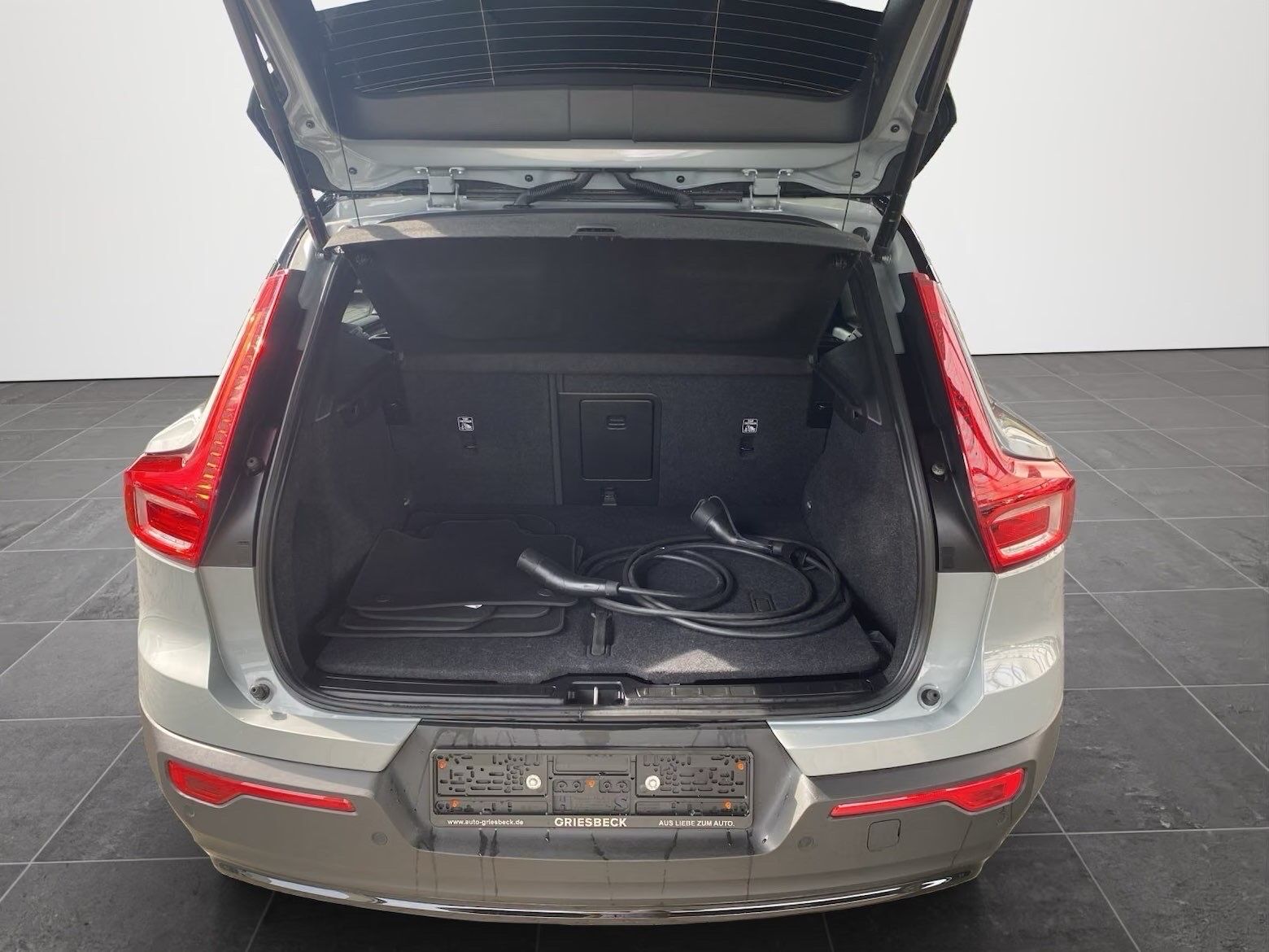 Billede af Volvo XC40 Recharge Twin Plus AWD 408HK 5d Aut.