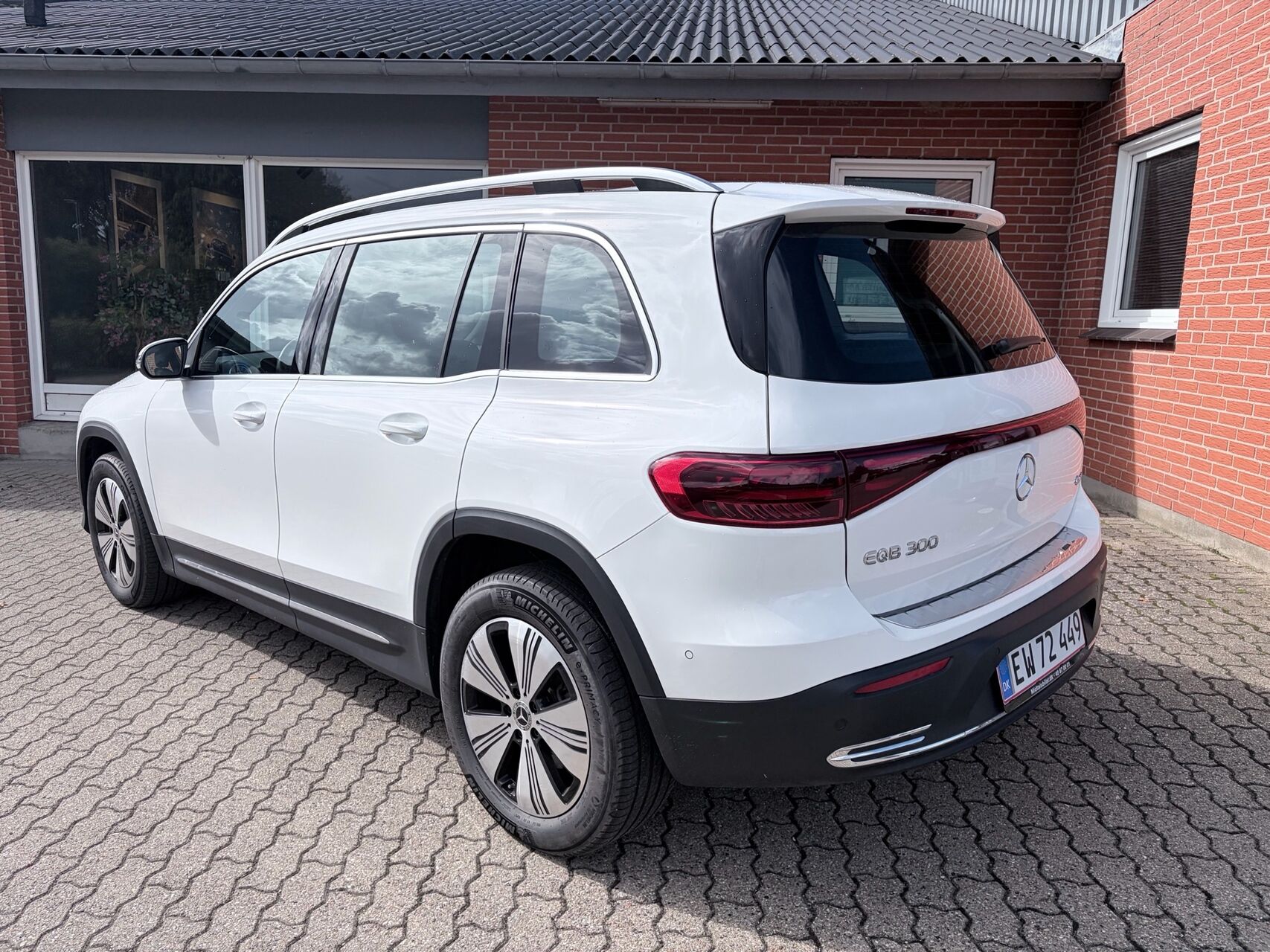 Billede af Mercedes-Benz EQB 300 EL Progressive 7 pers. 4Matic 228HK 5d Aut.