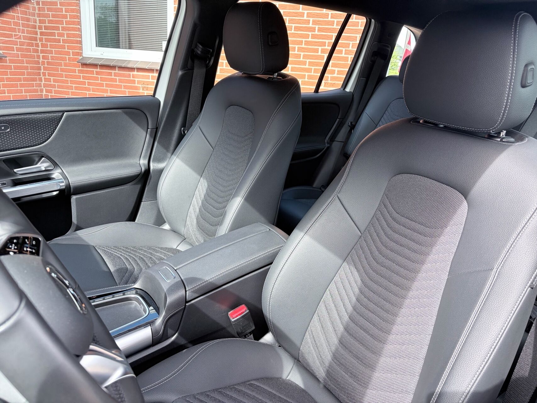 Billede af Mercedes-Benz EQB 300 EL Progressive 7 pers. 4Matic 228HK 5d Aut.