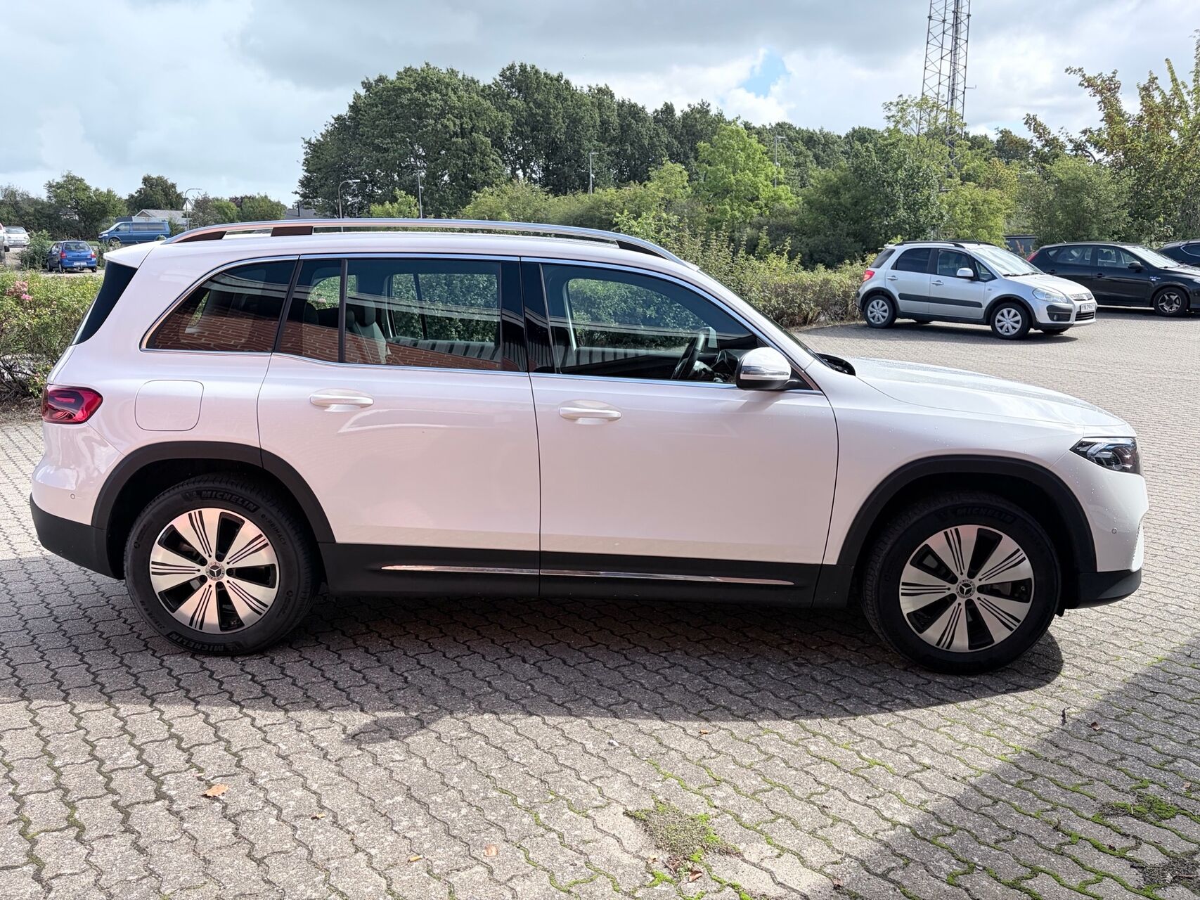 Billede af Mercedes-Benz EQB 300 EL Progressive 7 pers. 4Matic 228HK 5d Aut.