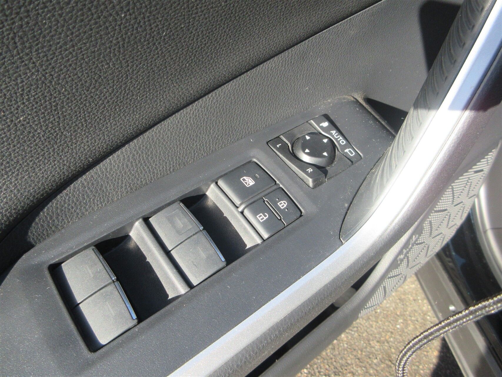 Billede af Toyota RAV4 Plug-in 2,5 Plugin-hybrid H3 Premium AWD 306HK 5d 6g Aut.