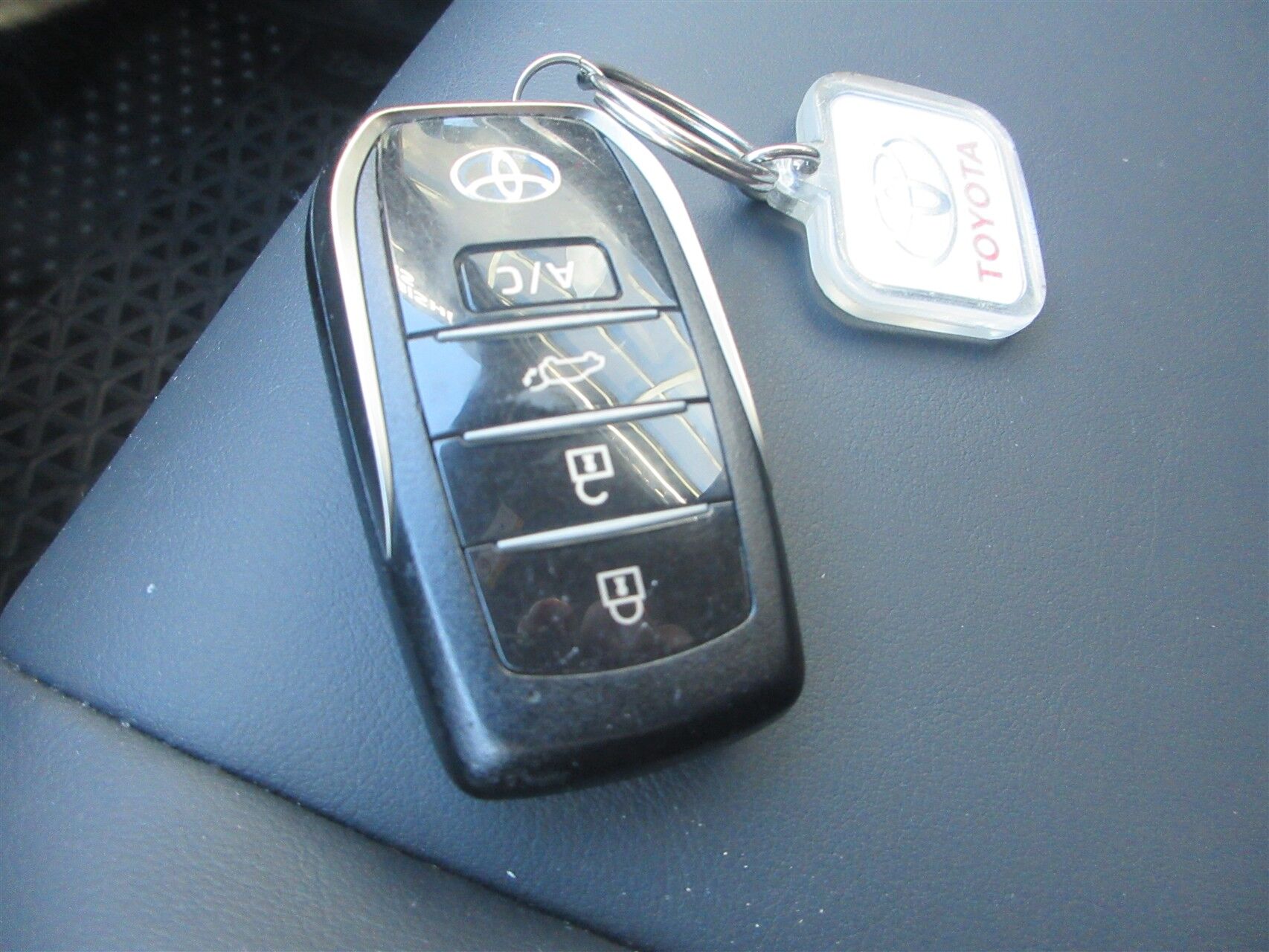 Billede af Toyota RAV4 Plug-in 2,5 Plugin-hybrid H3 Premium AWD 306HK 5d 6g Aut.