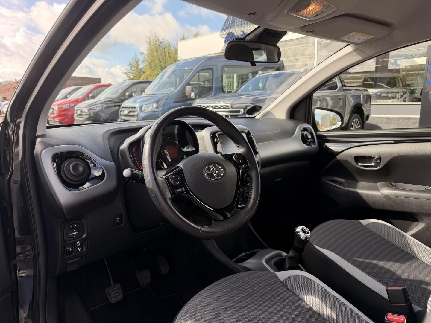 Billede af Toyota Aygo 1,0 VVT-I X-plore DAB+ Safety Sense 72HK 5d
