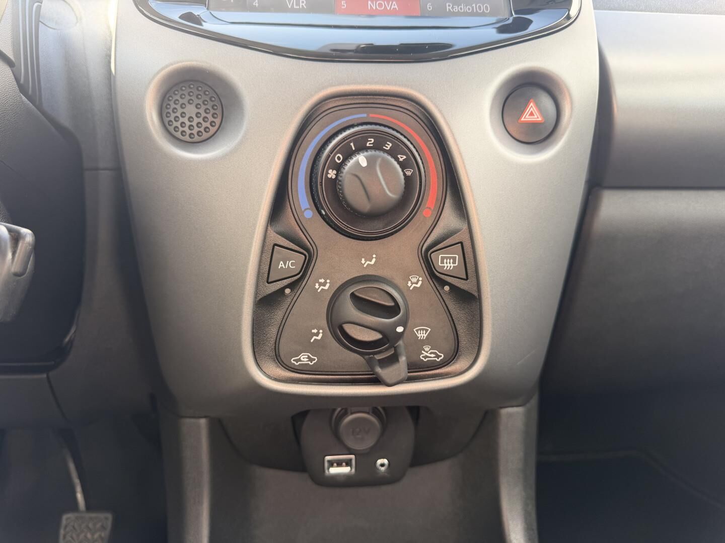 Billede af Toyota Aygo 1,0 VVT-I X-plore DAB+ Safety Sense 72HK 5d