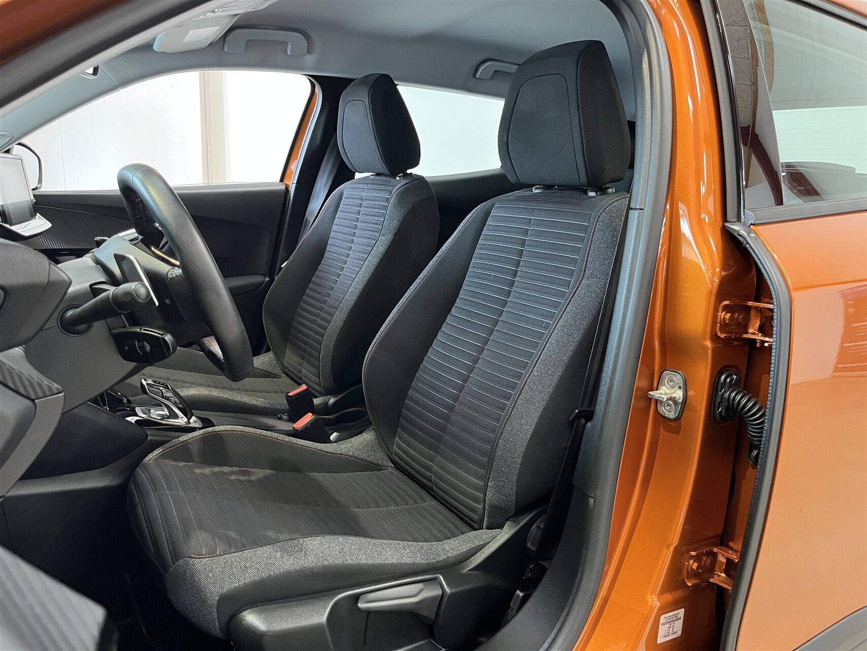 Billede af Peugeot 2008 1,2 PureTech Active Limited EAT8 130HK 5d 8g Aut.