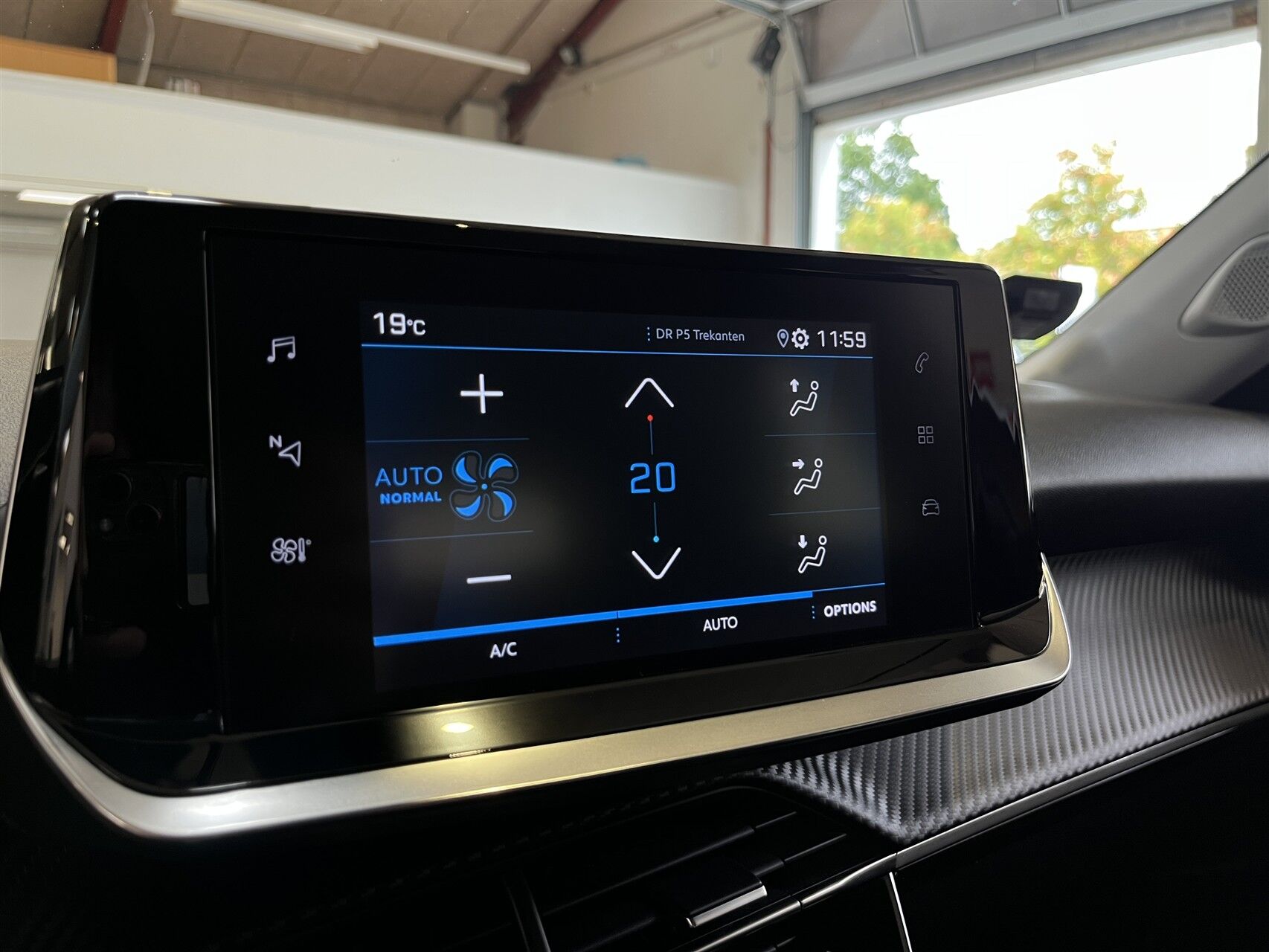 Billede af Peugeot 2008 1,2 PureTech Active Limited EAT8 130HK 5d 8g Aut.