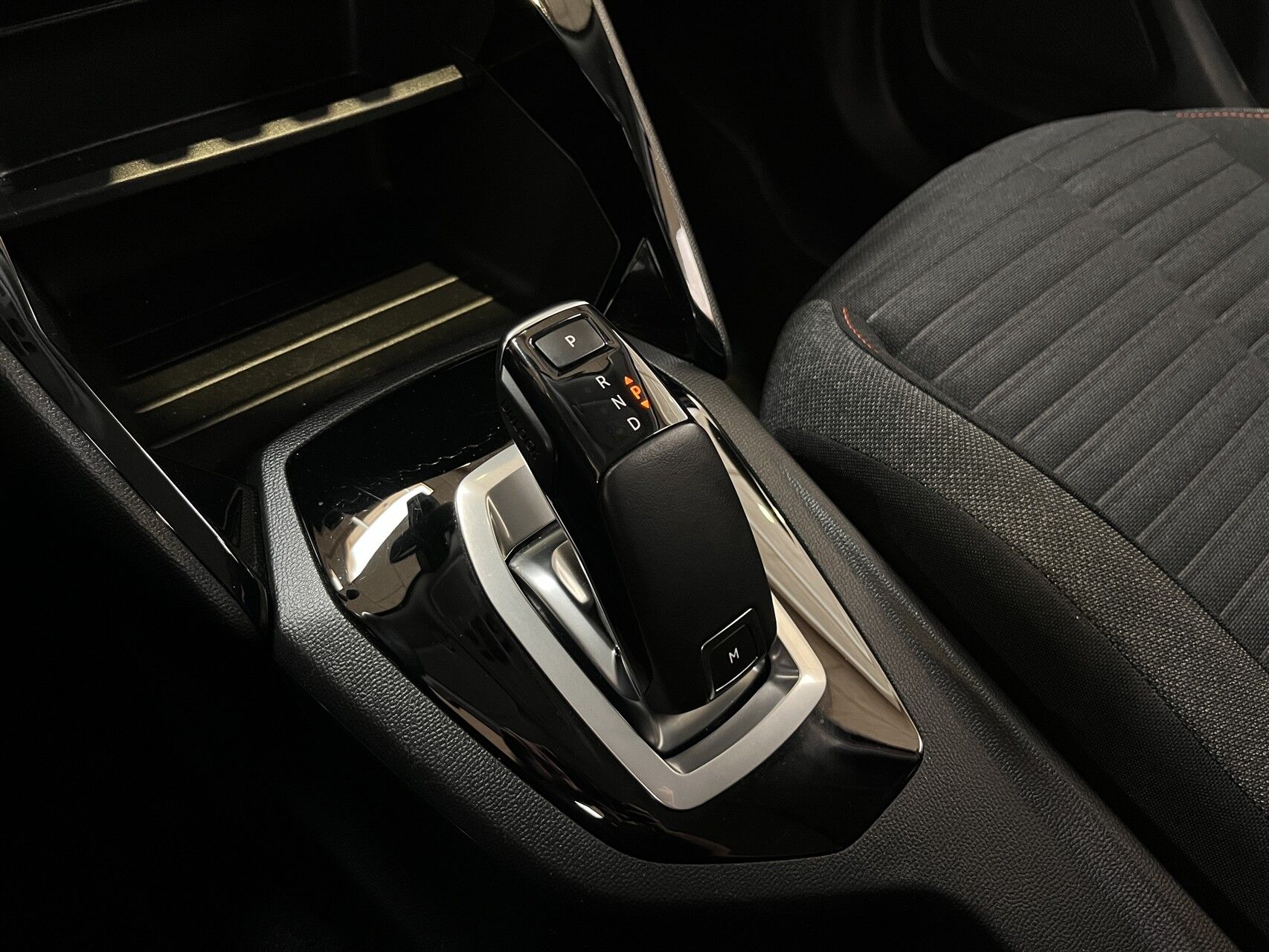 Billede af Peugeot 2008 1,2 PureTech Active Limited EAT8 130HK 5d 8g Aut.