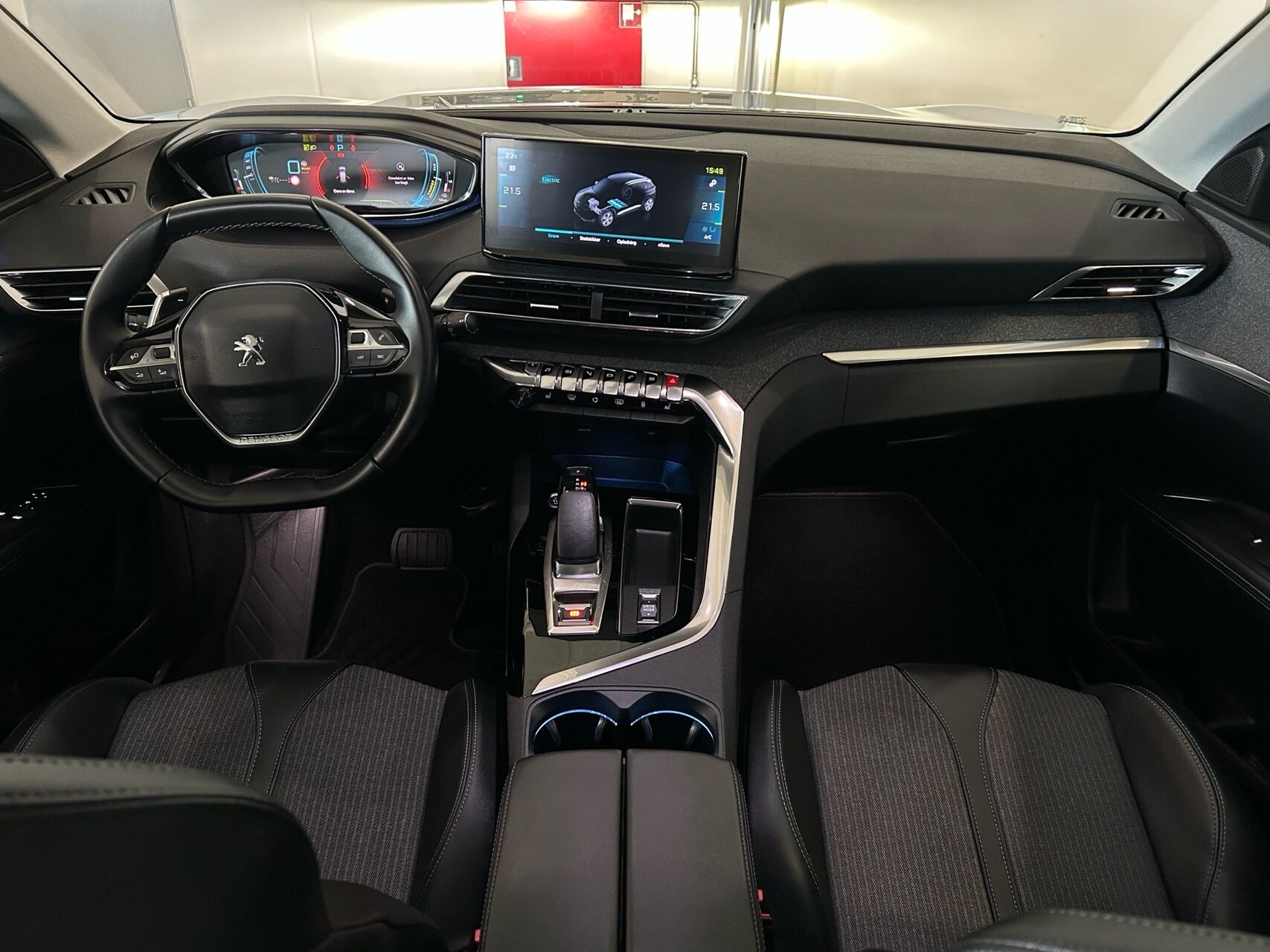 Billede af Peugeot 3008 1,6 PureTech  Plugin-hybrid Allure Pack EAT8 225HK 5d 8g Aut.