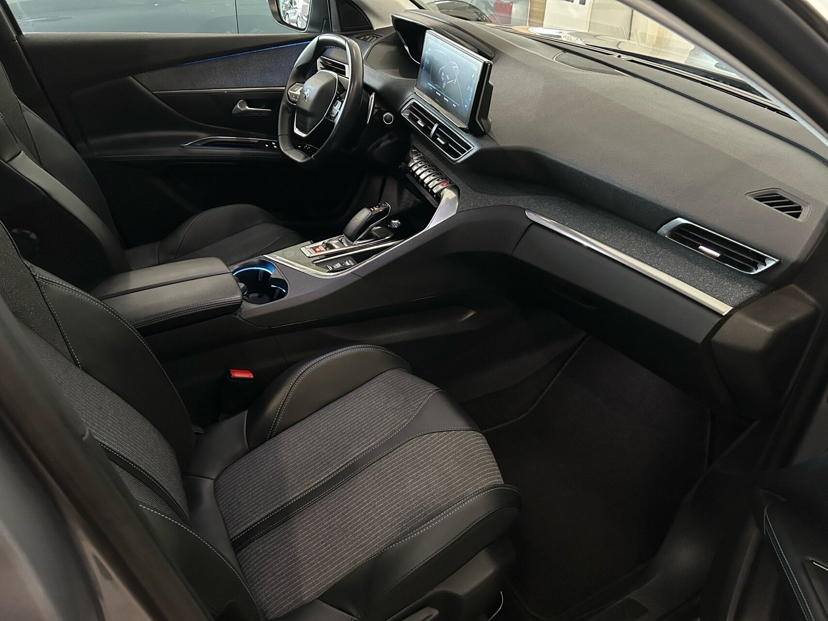 Billede af Peugeot 3008 1,6 PureTech  Plugin-hybrid Allure Pack EAT8 225HK 5d 8g Aut.