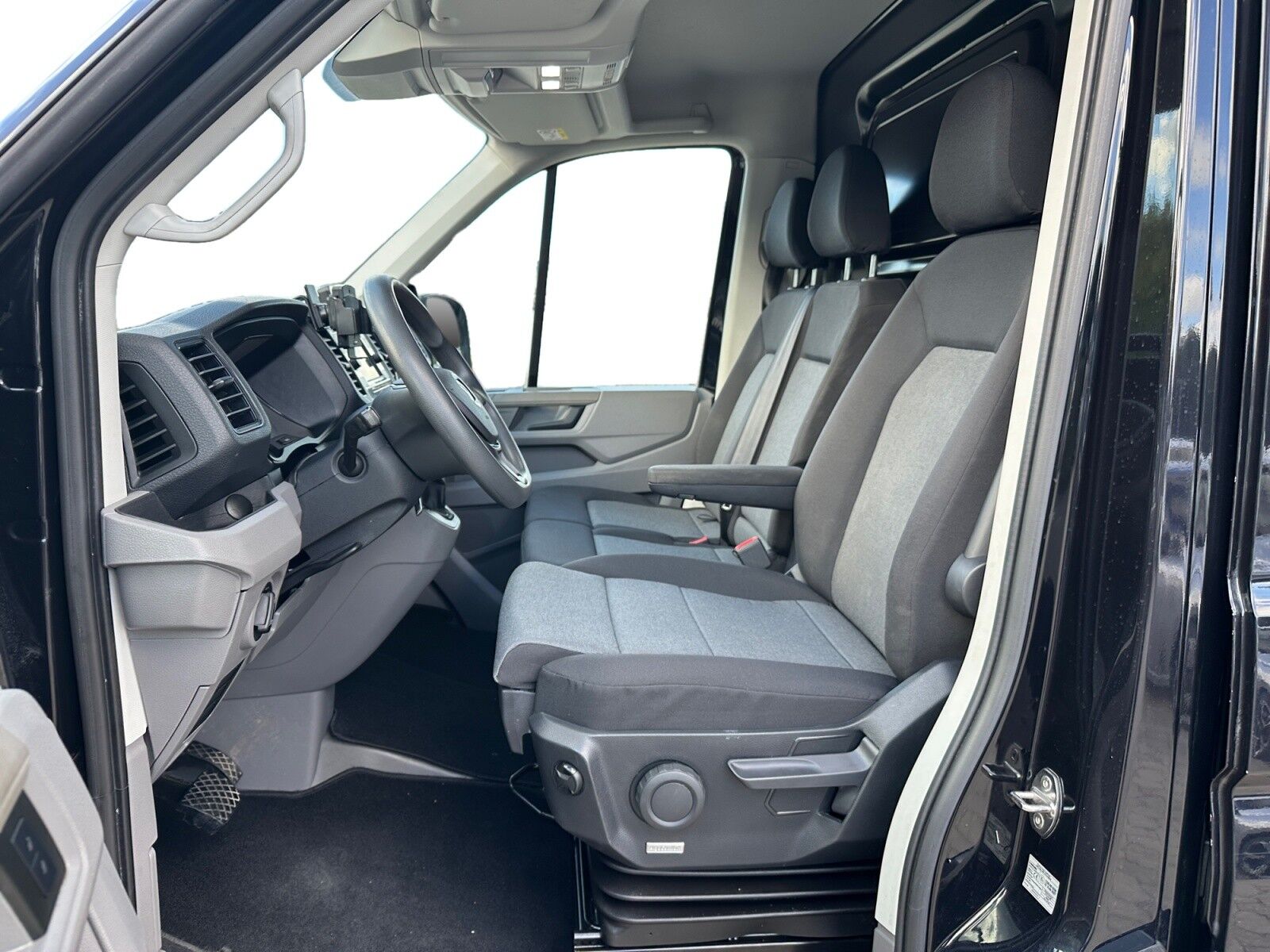 Billede af VW Crafter 35 L3H3 2,0 TDI SCR 177HK Van Aut.