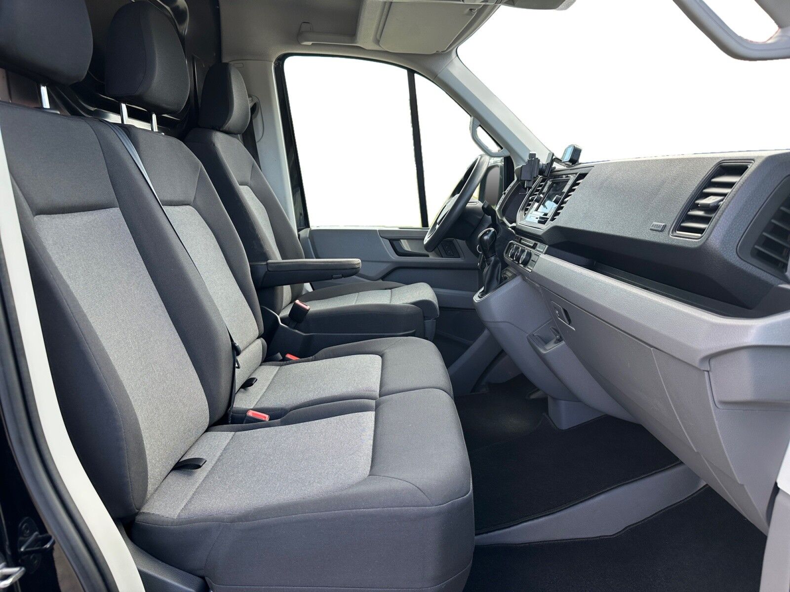 Billede af VW Crafter 35 L3H3 2,0 TDI SCR 177HK Van Aut.