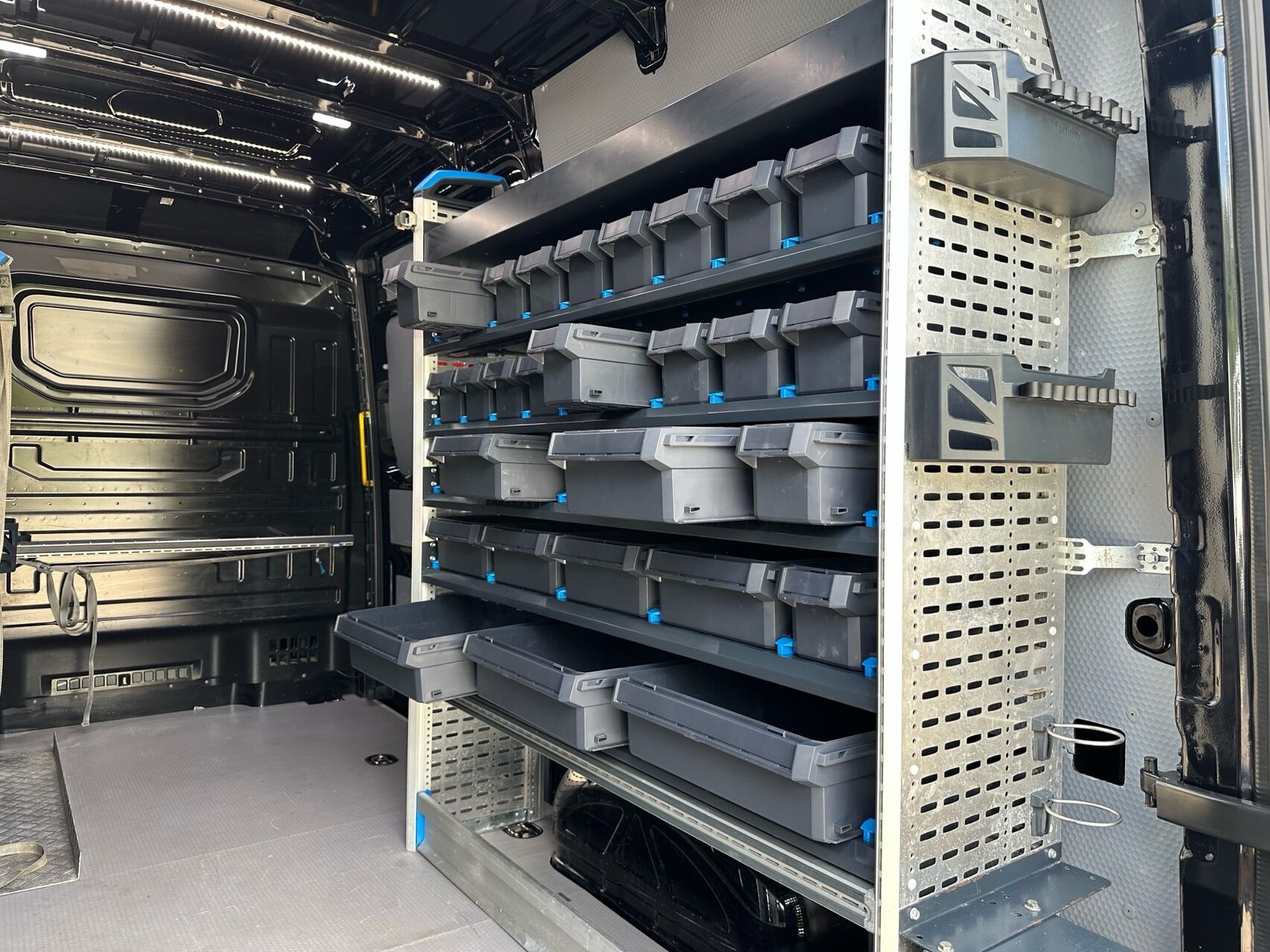 Billede af VW Crafter 35 L3H3 2,0 TDI SCR 177HK Van Aut.