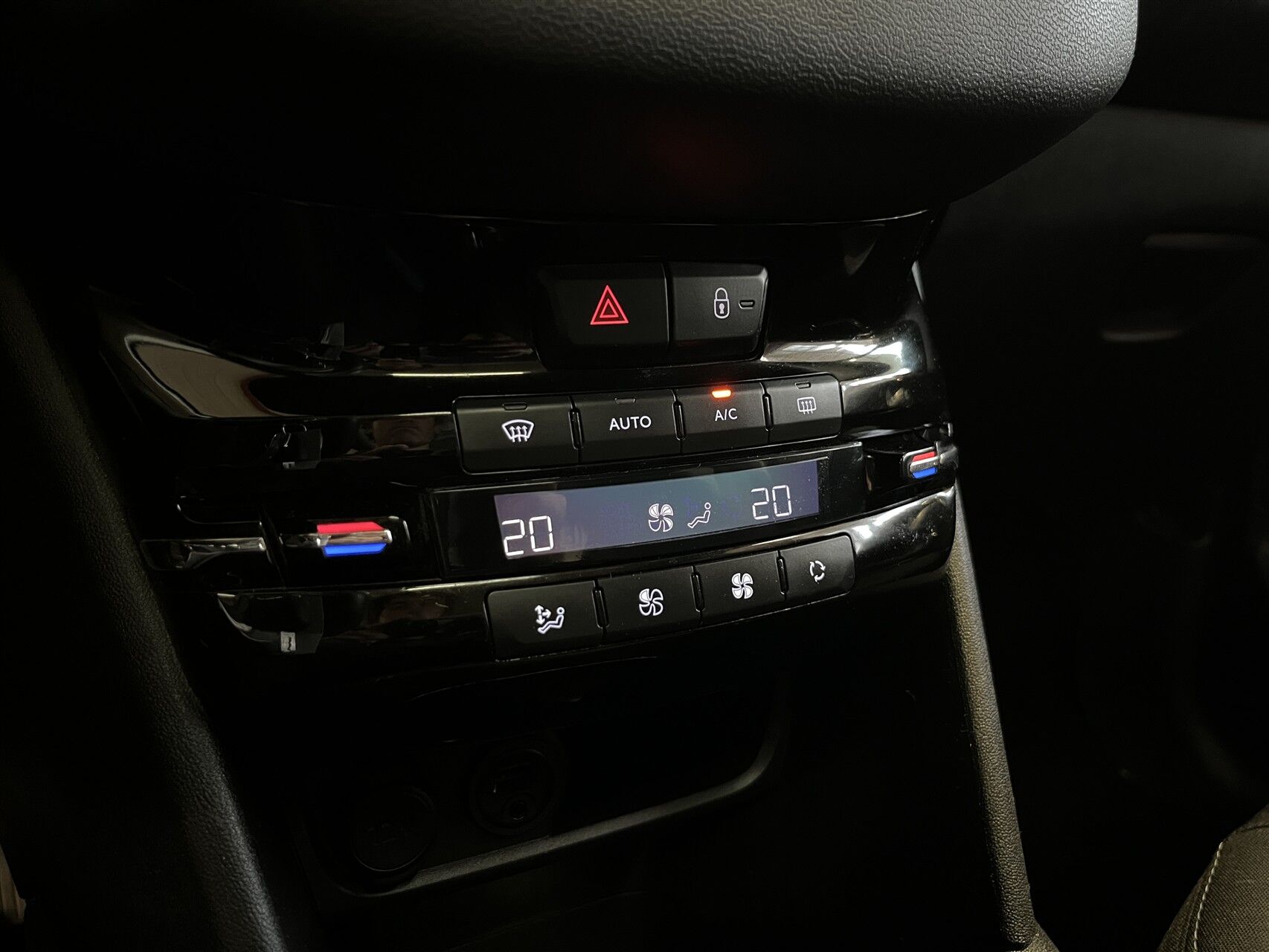 Billede af Peugeot 208 1,2 VTi Supreme 82HK 5d