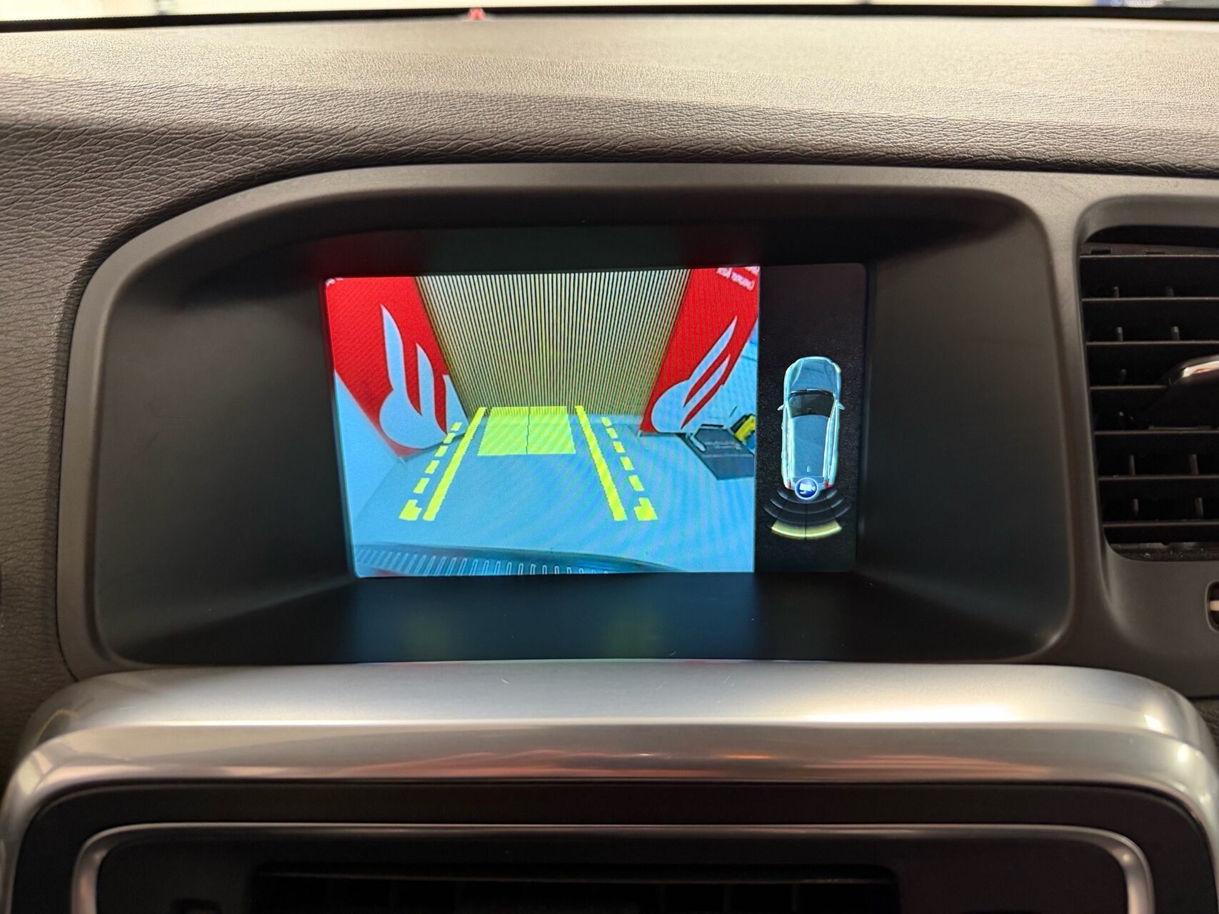 Billede af Volvo V60 2,0 D3 Momentum 136HK Stc 6g
