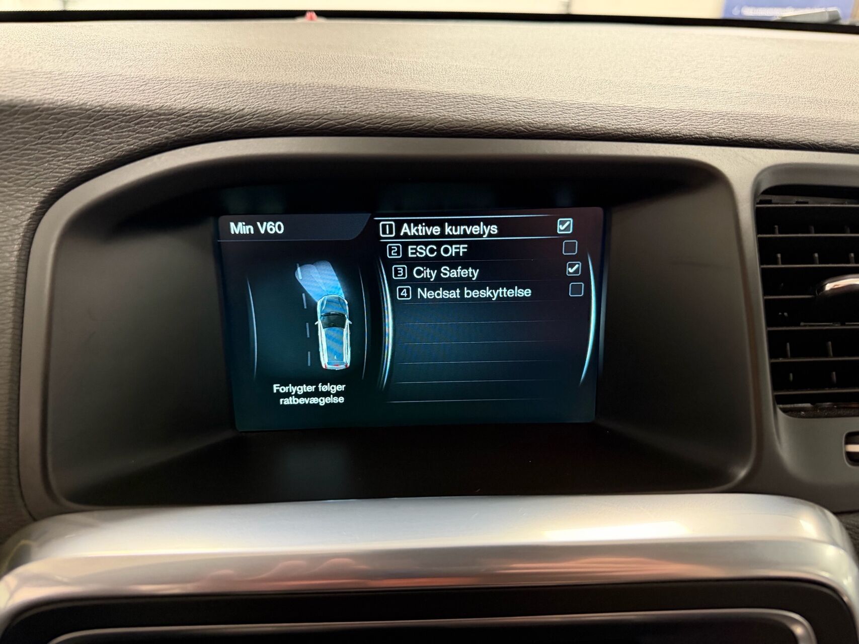 Billede af Volvo V60 2,0 D3 Momentum 136HK Stc 6g