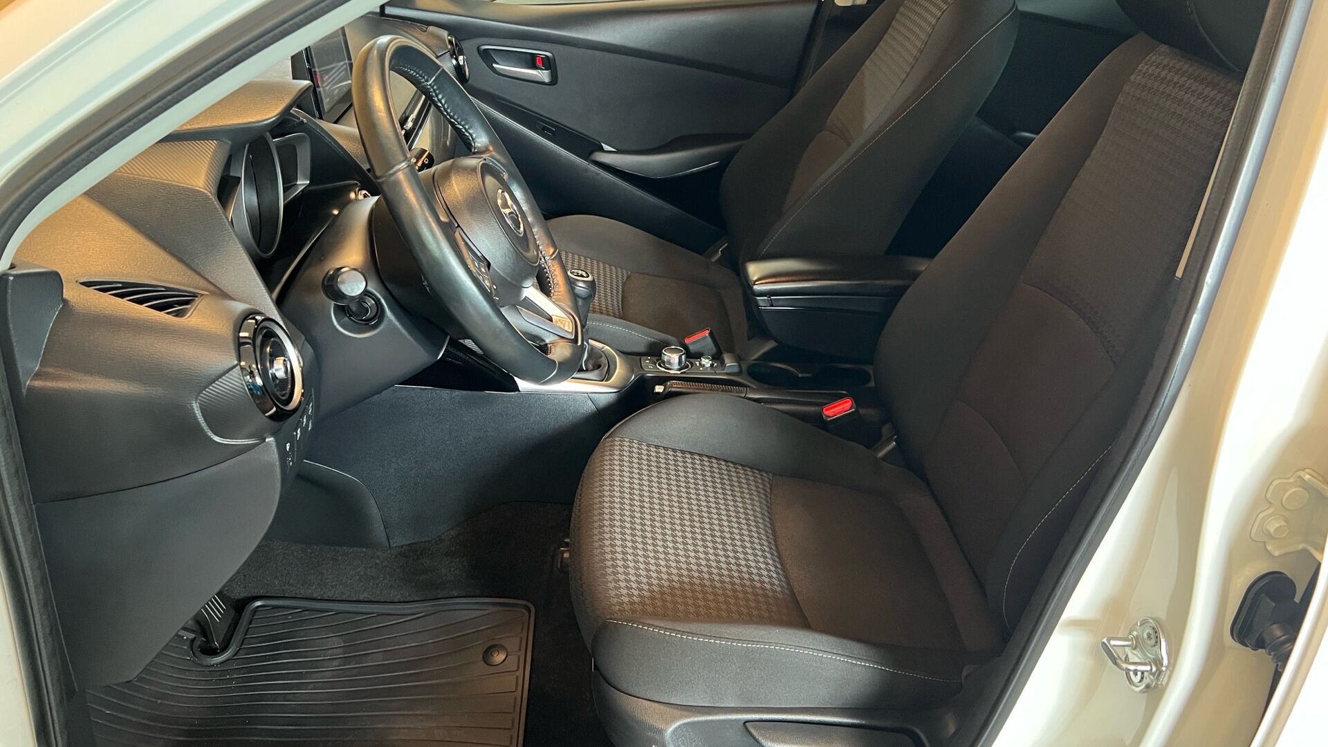 Billede af Mazda 2 1,5 Skyactiv-G Niseko 90HK 5d