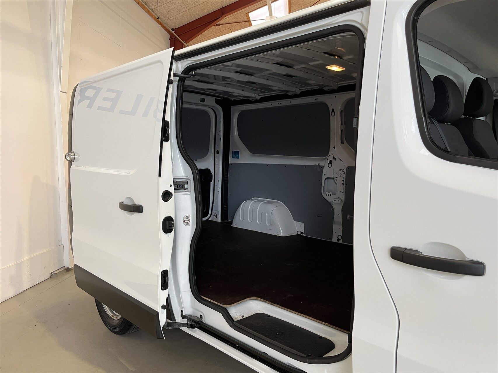 Billede af Renault Trafic T29 L2H1 2,0 DCI 120HK Van 6g