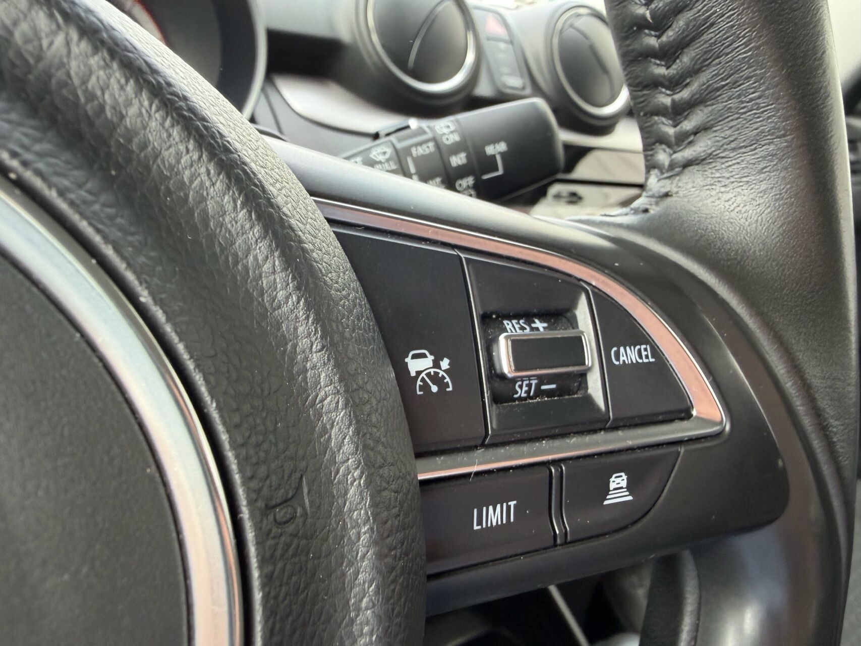 Billede af Suzuki Swift 1,2 Dualjet  Mild hybrid Exclusive AEB CVT 83HK 5d Trinl. Gear