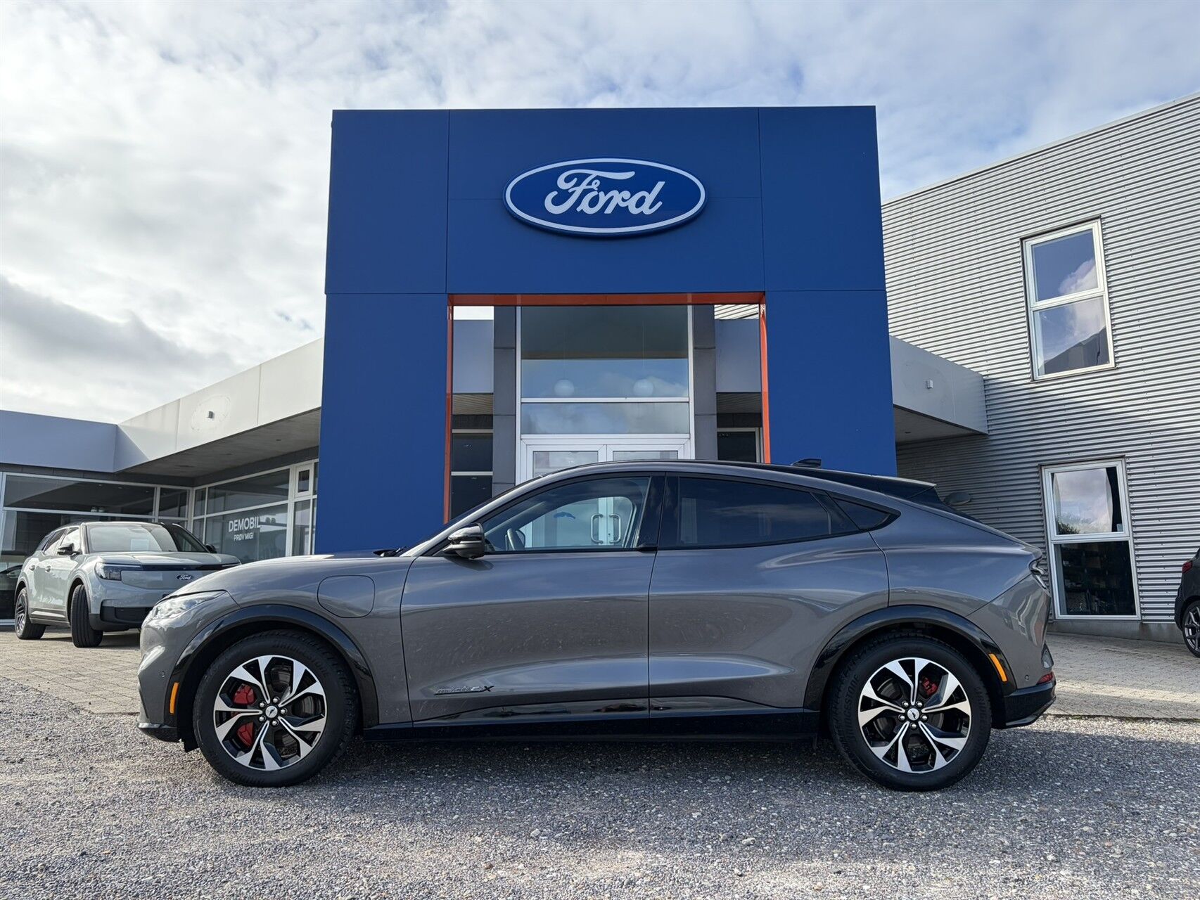 Billede af Ford Mustang Mach-E EL UR Premium AWD 351HK 5d Aut.