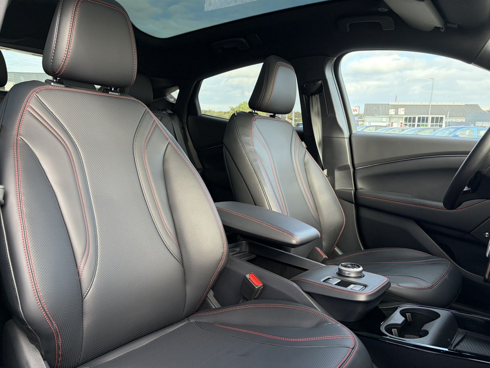 Billede af Ford Mustang Mach-E EL UR Premium AWD 351HK 5d Aut.