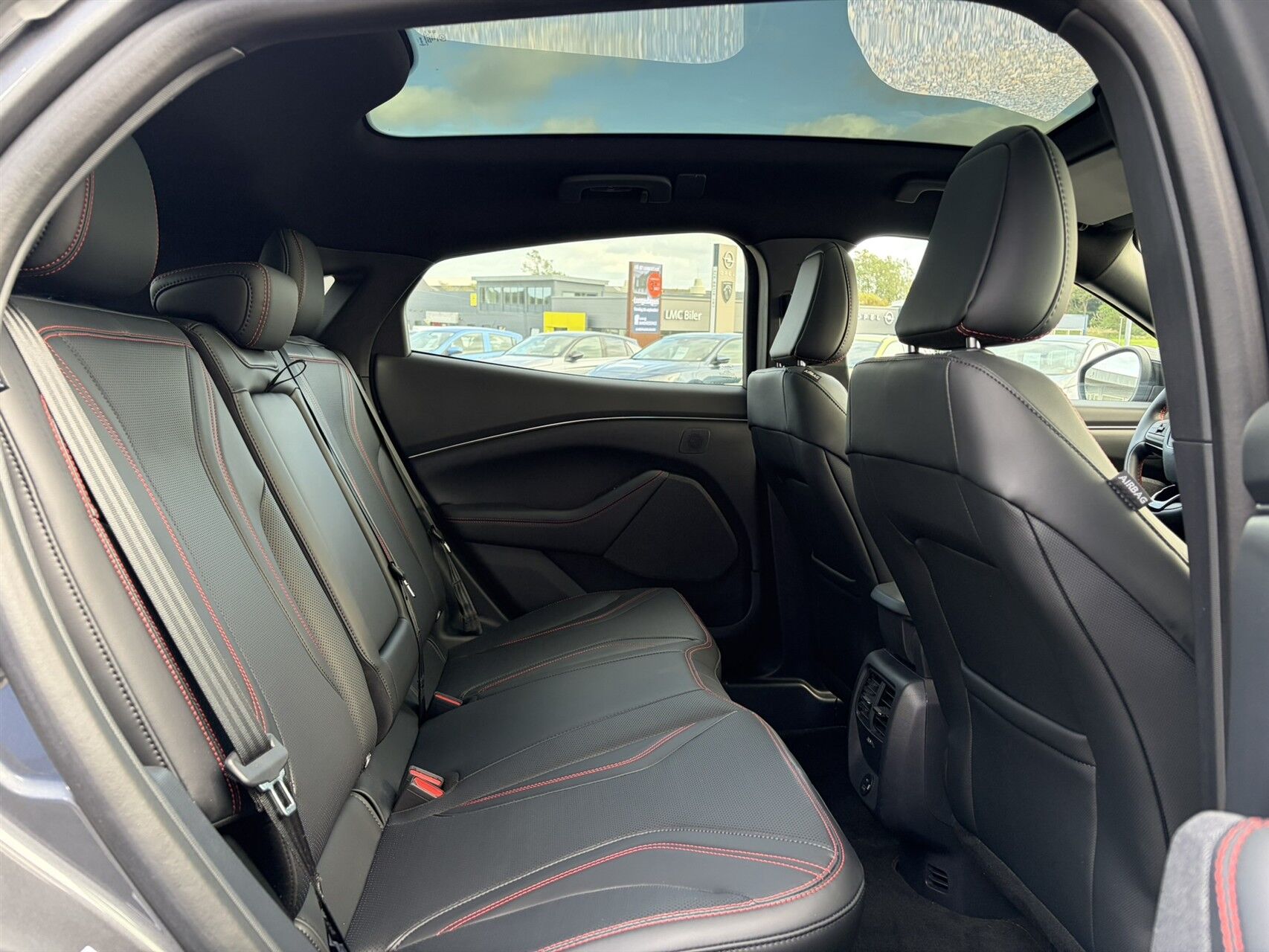 Billede af Ford Mustang Mach-E EL UR Premium AWD 351HK 5d Aut.