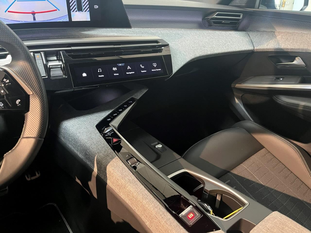Billede af Peugeot e-3008 EL GT 210HK 5d Aut.