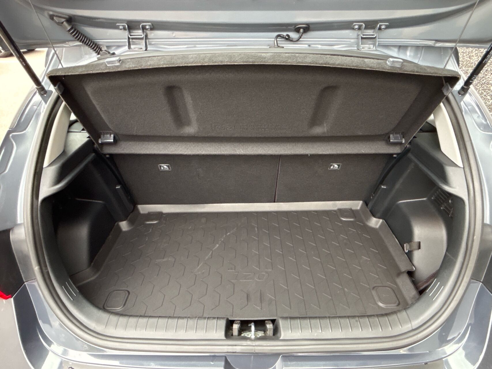 Billede af Hyundai i20 1,0 T-GDI Essential Komfort DCT 100HK 5d 7g Aut.
