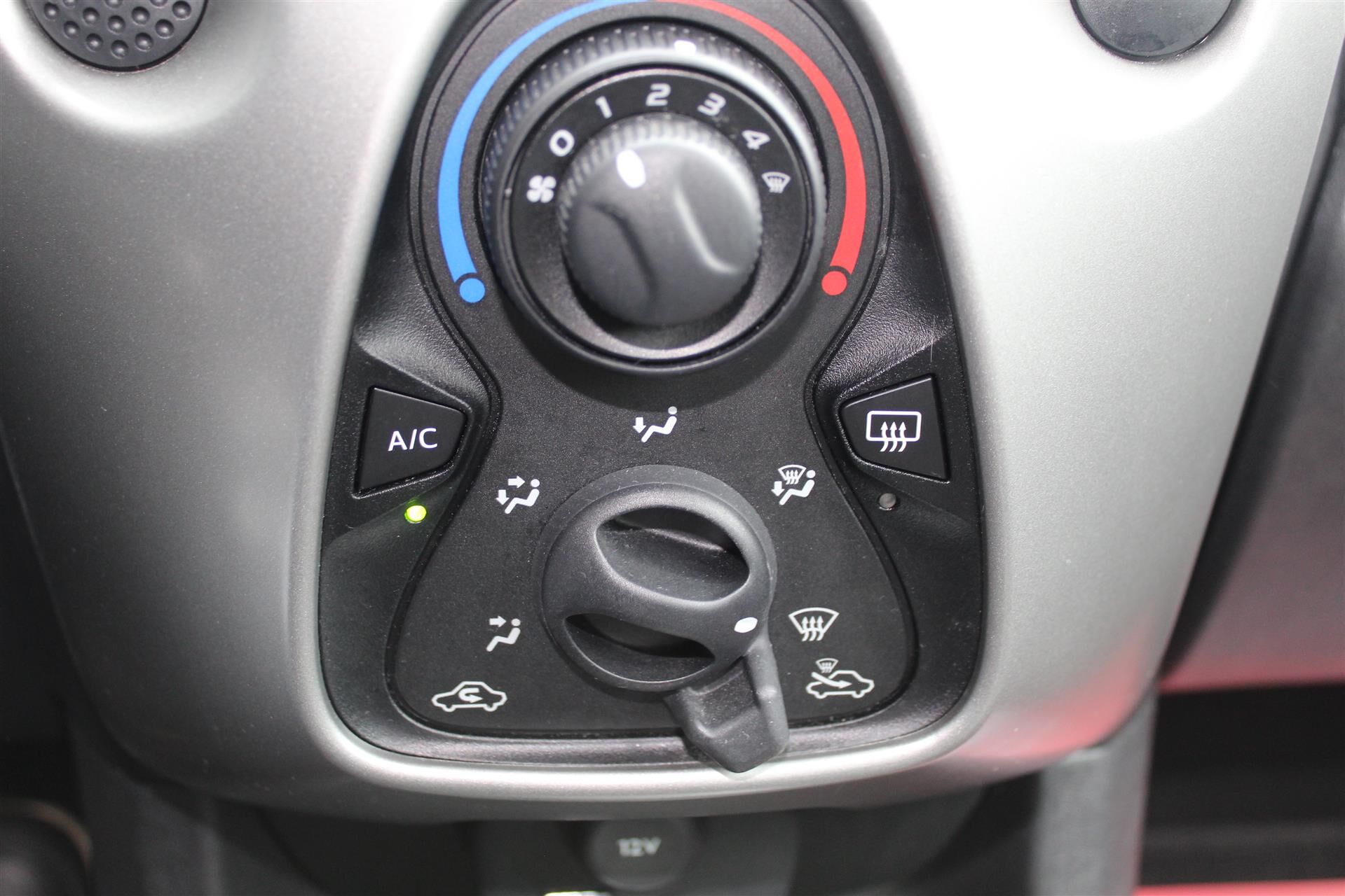 Billede af Toyota Aygo 1,0 VVT-I X-Play + X-Touch 69HK 5d
