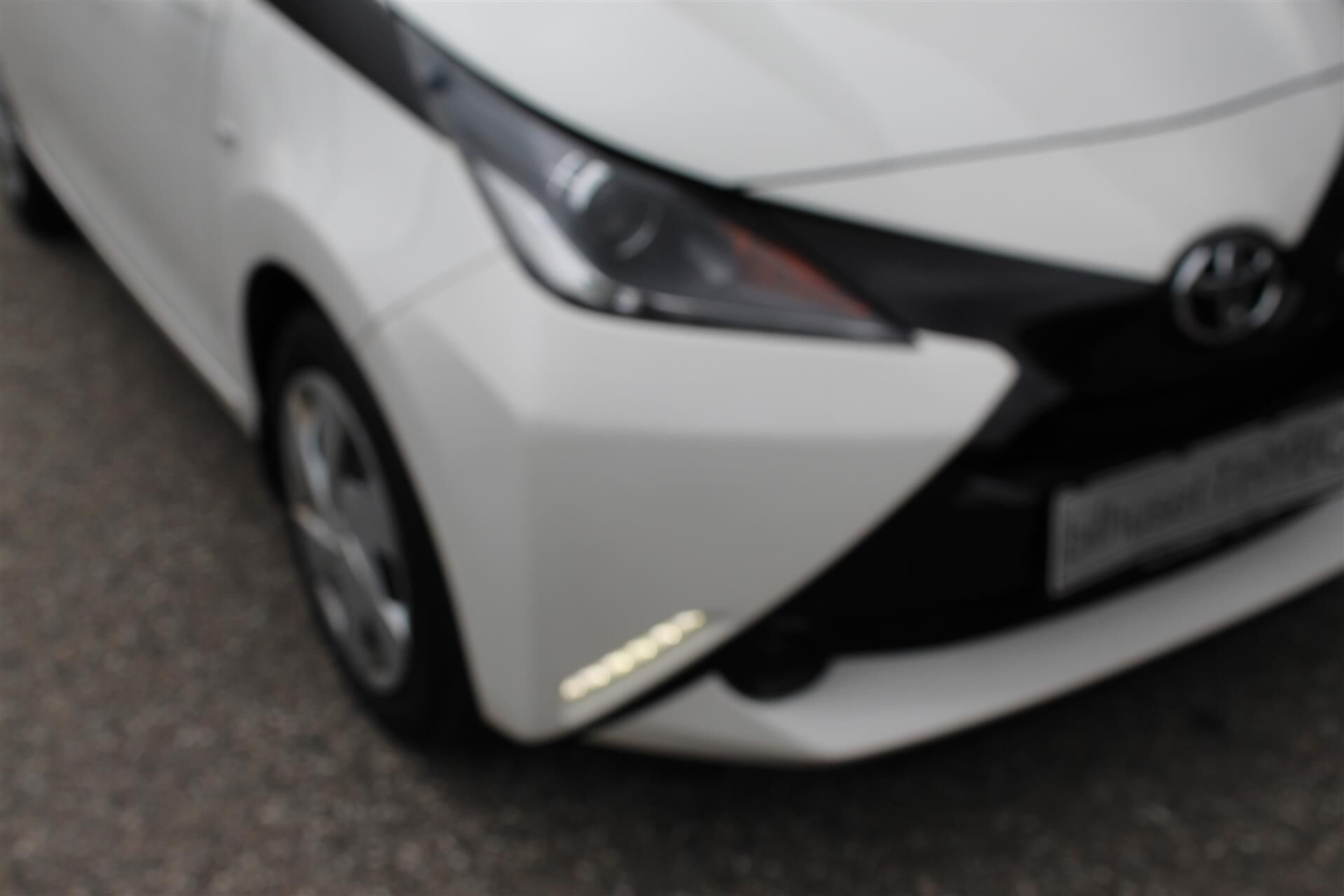 Billede af Toyota Aygo 1,0 VVT-I X-Play + X-Touch 69HK 5d