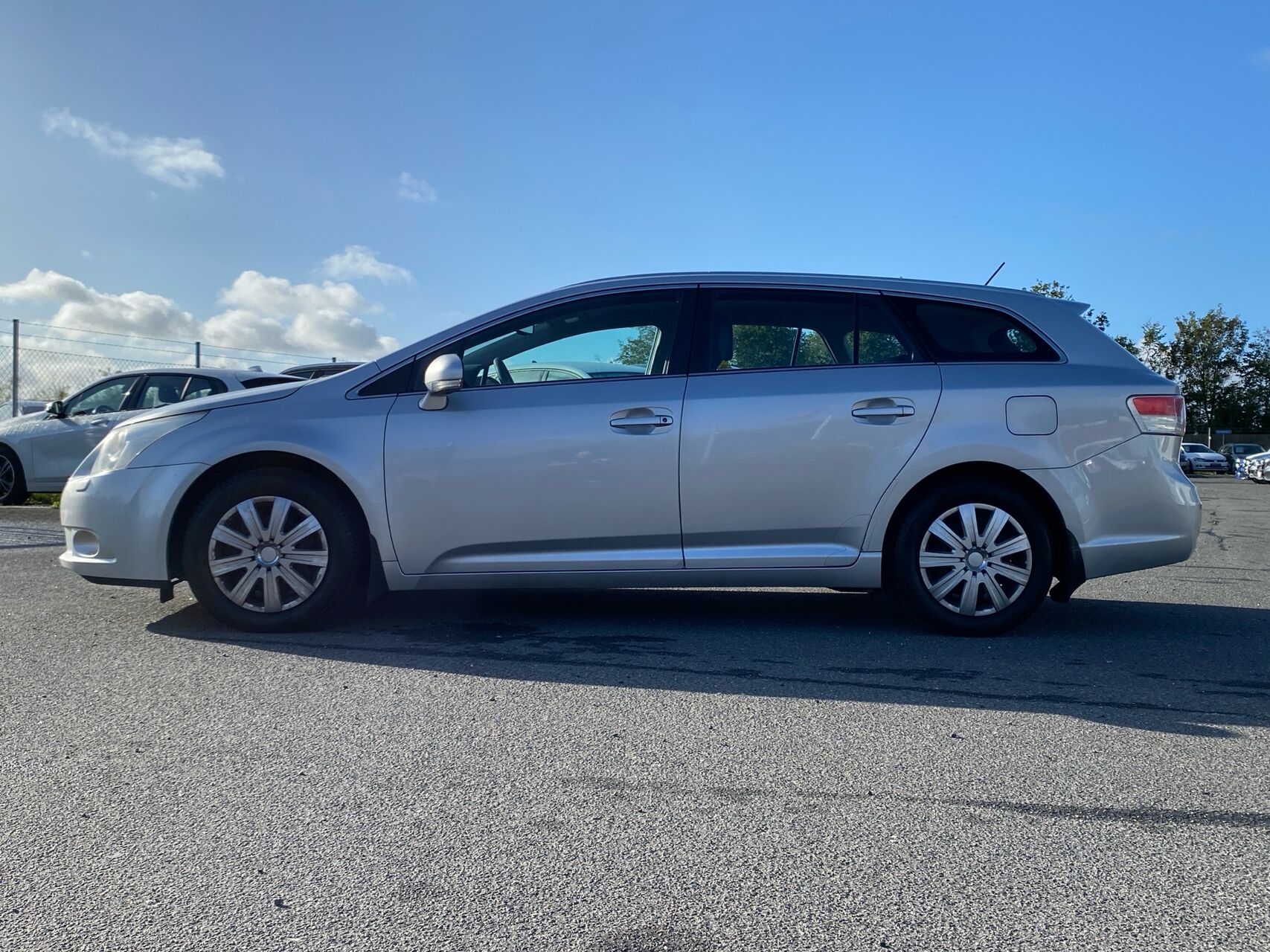 Billede af Toyota Avensis 2,0 D-4D DPF T1 126HK Stc 6g