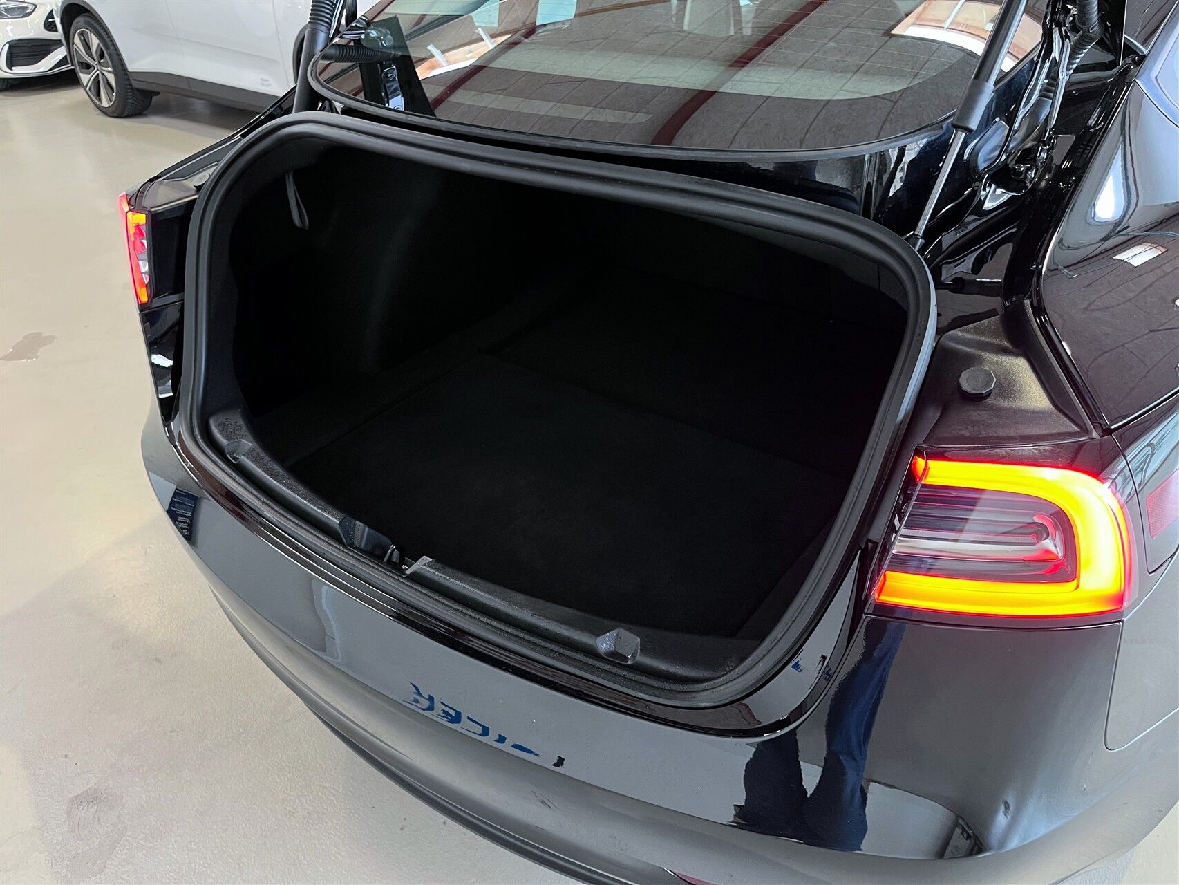Billede af Tesla Model 3 EL Standard Range 283HK Aut.