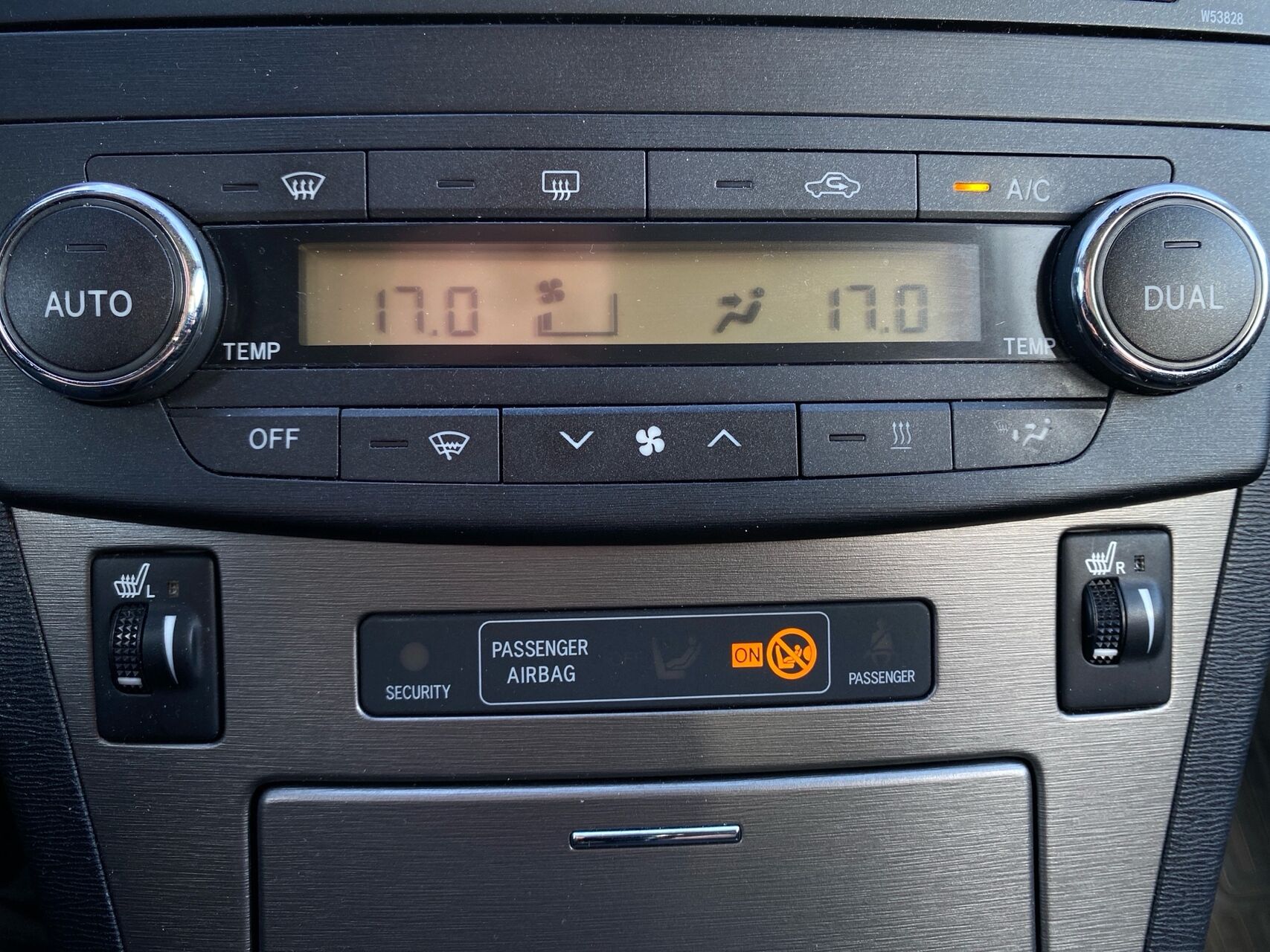 Billede af Toyota Avensis 2,0 D-4D DPF T1 126HK Stc 6g