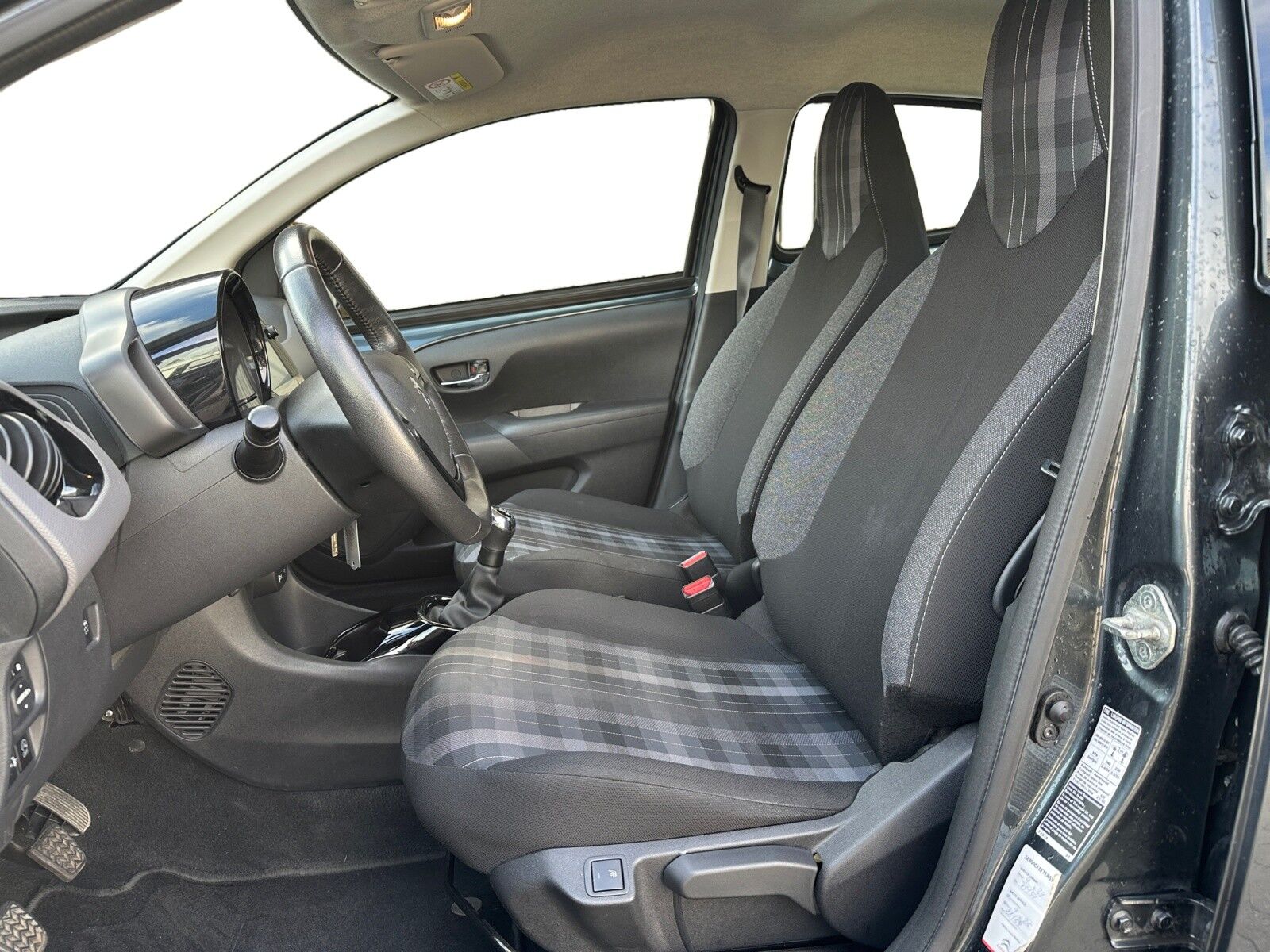 Billede af Peugeot 108 1,0 e-Vti Infinity 72HK 5d