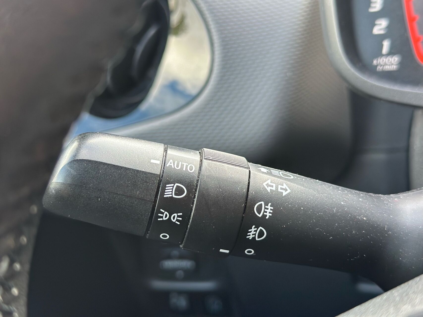 Billede af Peugeot 108 1,0 e-Vti Infinity 72HK 5d