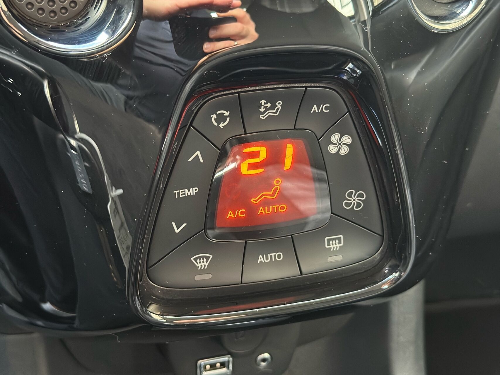 Billede af Peugeot 108 1,0 e-Vti Infinity 72HK 5d