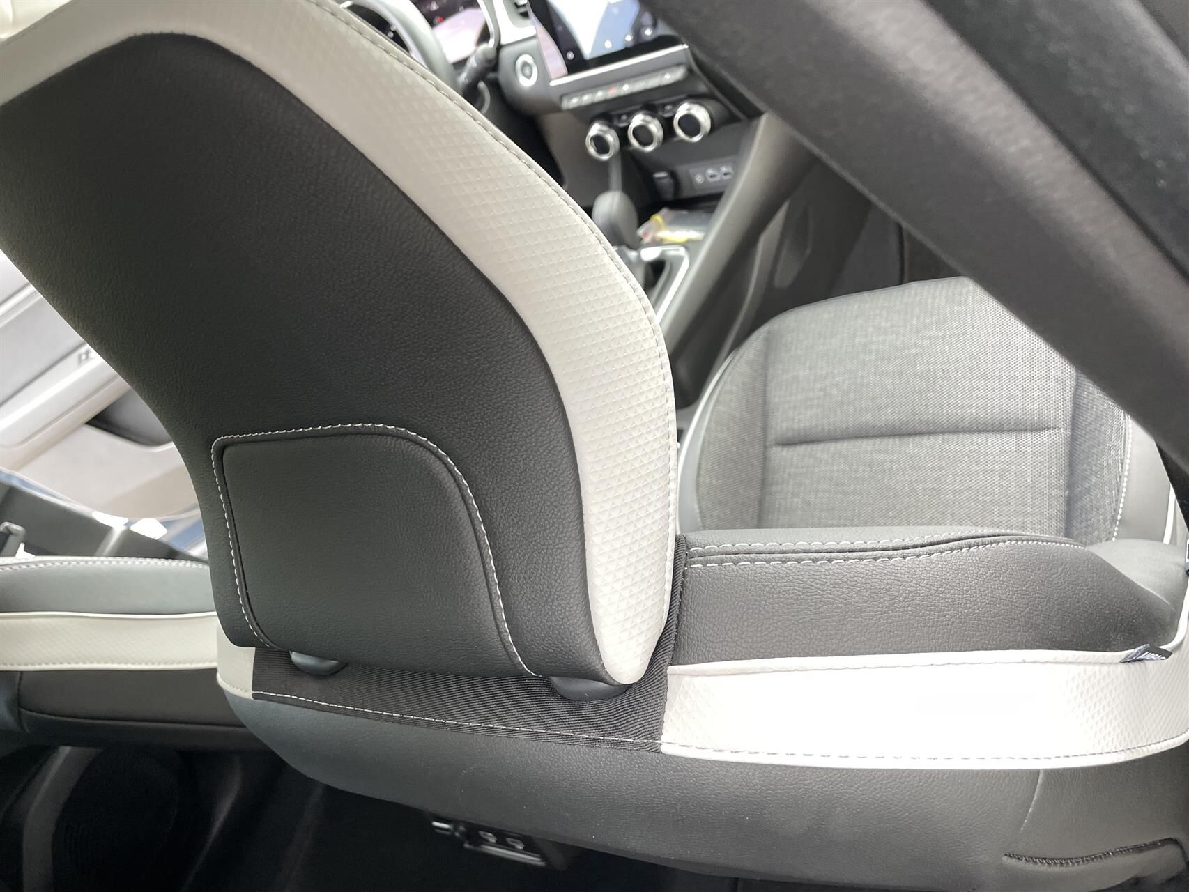 Billede af Renault Captur 1,3 TCE  Mild hybrid Techno EDC 140HK 5d 7g Aut.