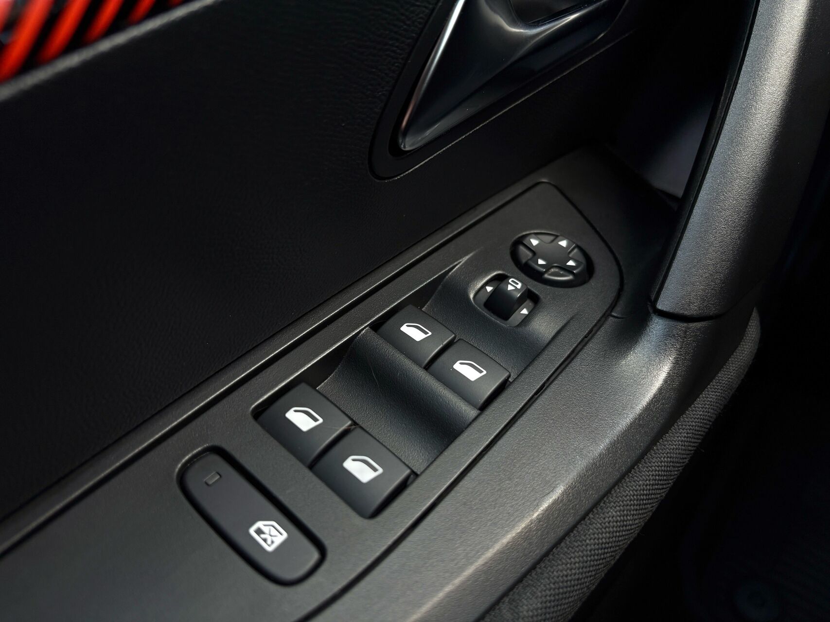 Billede af Peugeot e-2008 EL Active 136HK 5d Aut.