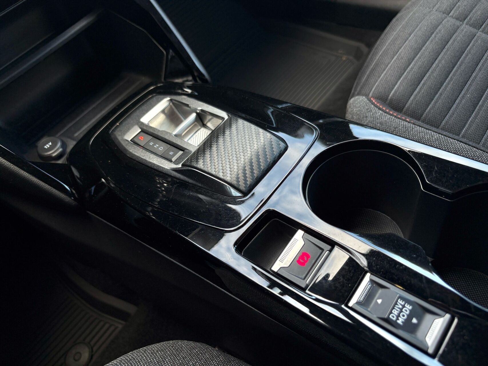 Billede af Peugeot e-2008 EL Active 136HK 5d Aut.