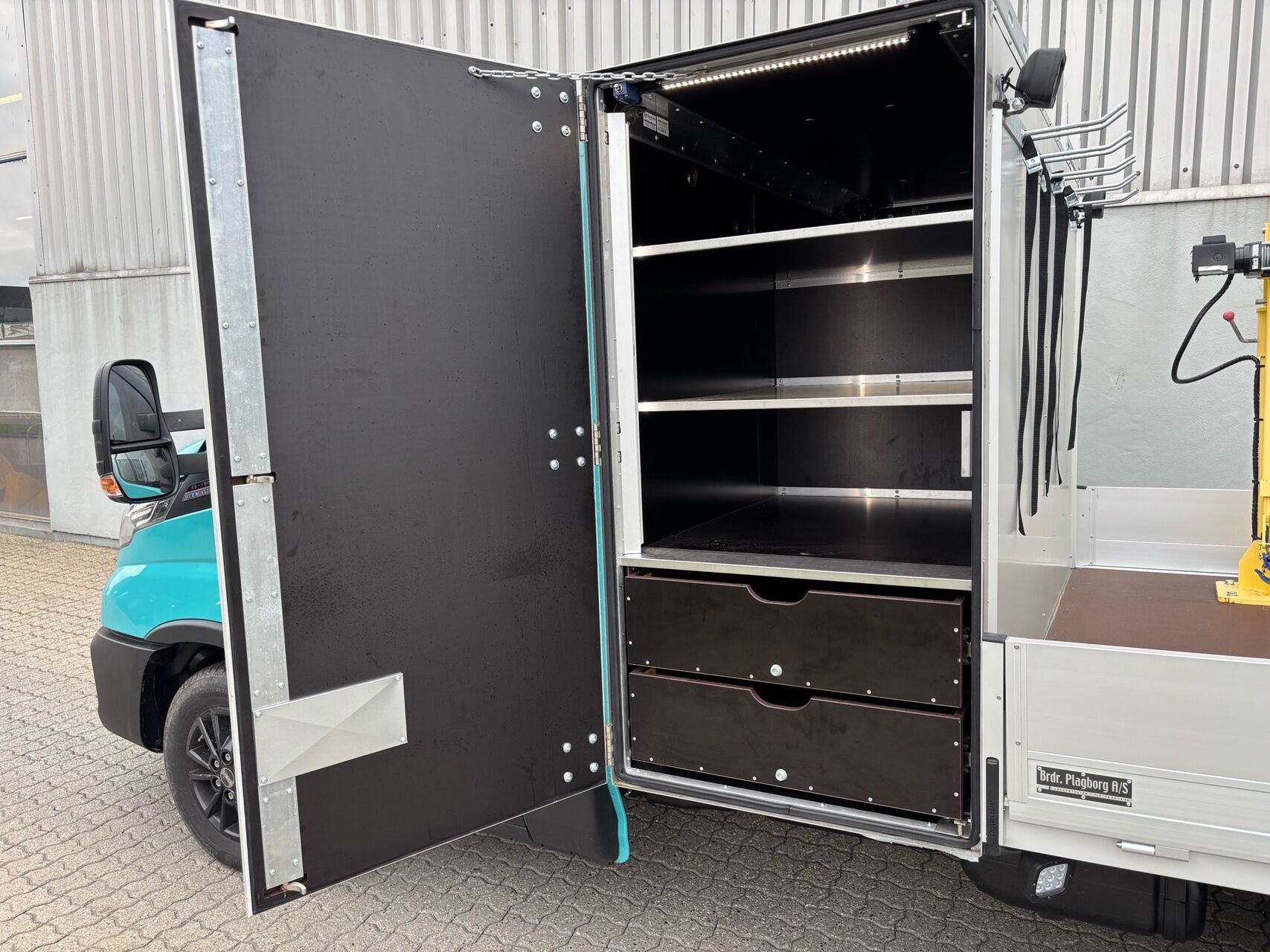 Billede af Iveco Daily 35S18 4200mm 3,0 D 180HK Ladv./Chas. 8g Aut.
