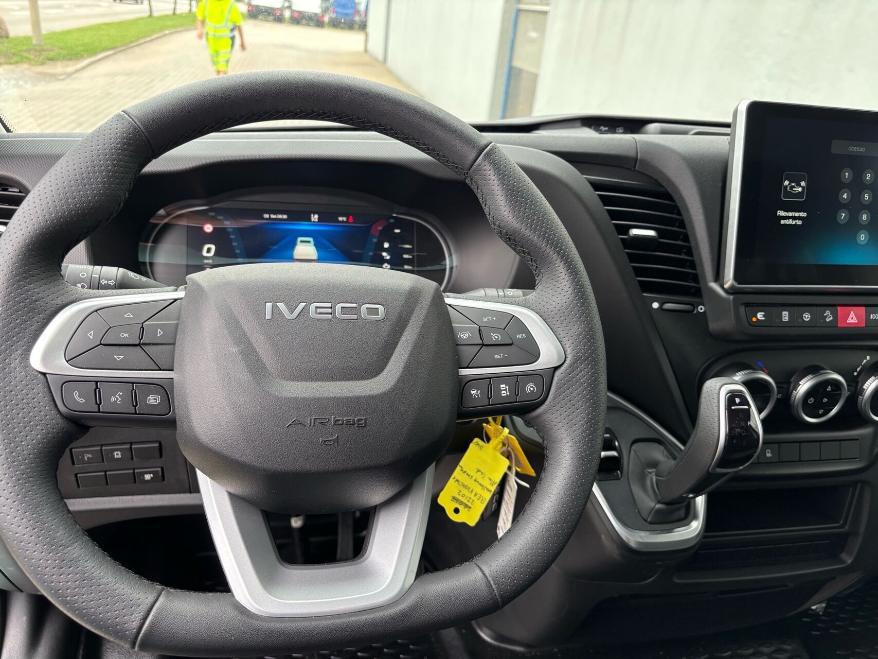 Billede af Iveco Daily 35S18 4200mm 3,0 D 180HK Ladv./Chas. 8g Aut.