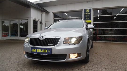 Skoda Superb Combi 1,6 TDI Common Rail DPF Greenline Elegance 105HK Stc
