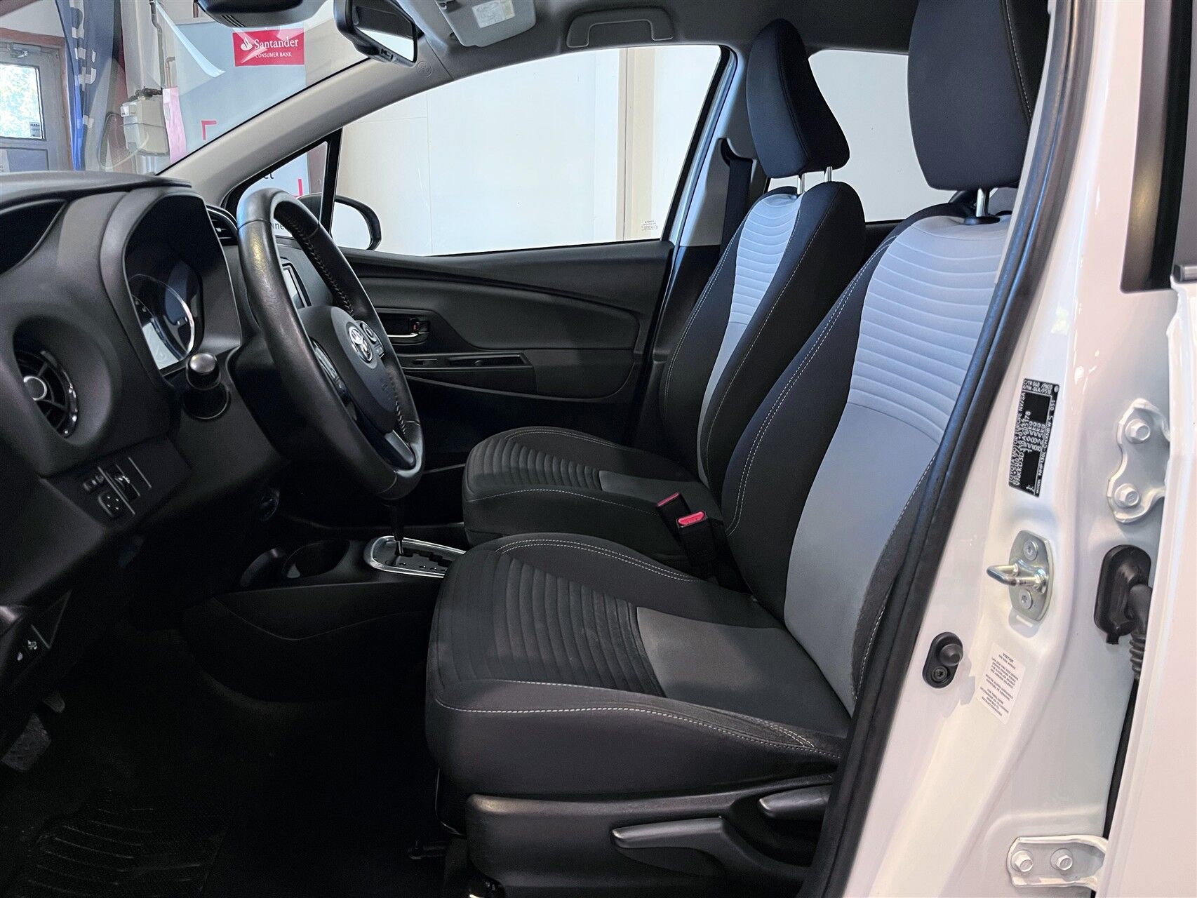 Billede af Toyota Yaris 1,5 Hybrid H3 Smartpakke E-CVT 100HK 5d Trinl. Gear
