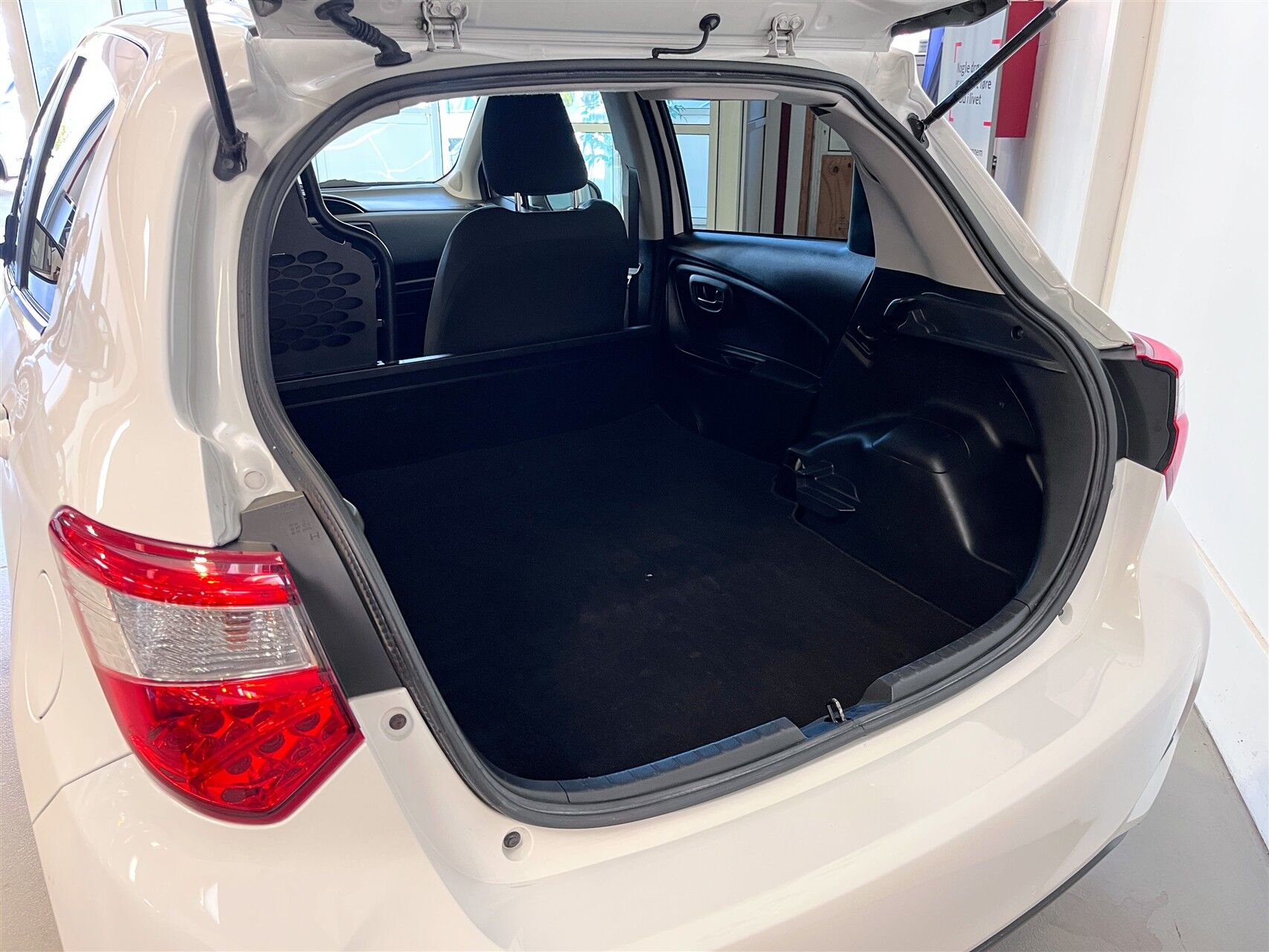 Billede af Toyota Yaris 1,5 Hybrid H3 Smartpakke E-CVT 100HK 5d Trinl. Gear