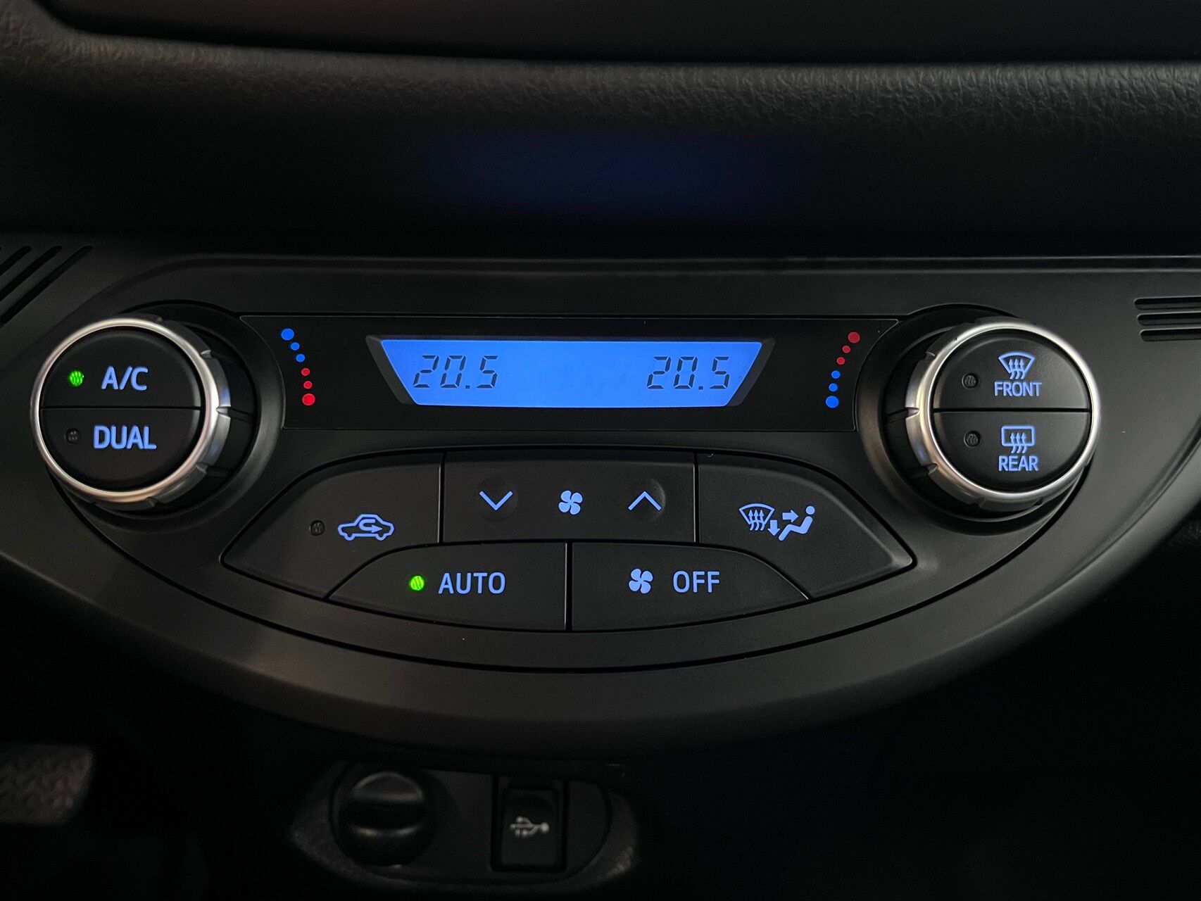 Billede af Toyota Yaris 1,5 Hybrid H3 Smartpakke E-CVT 100HK 5d Trinl. Gear