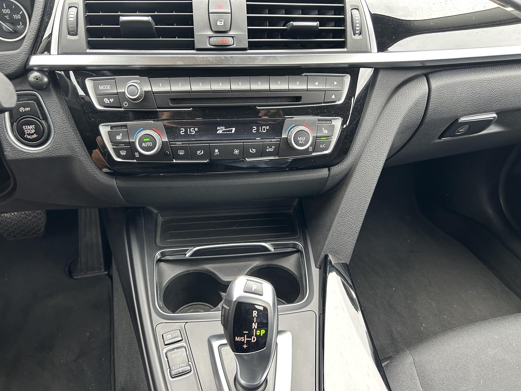 Billede af BMW 320d 2,0 D Connected 190HK 8g Aut.