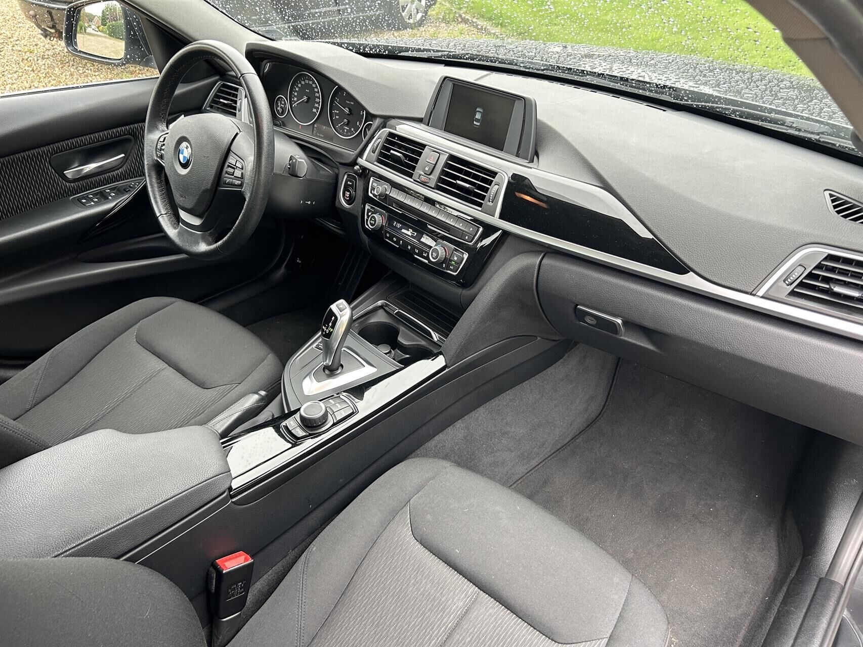 Billede af BMW 320d 2,0 D Connected 190HK 8g Aut.